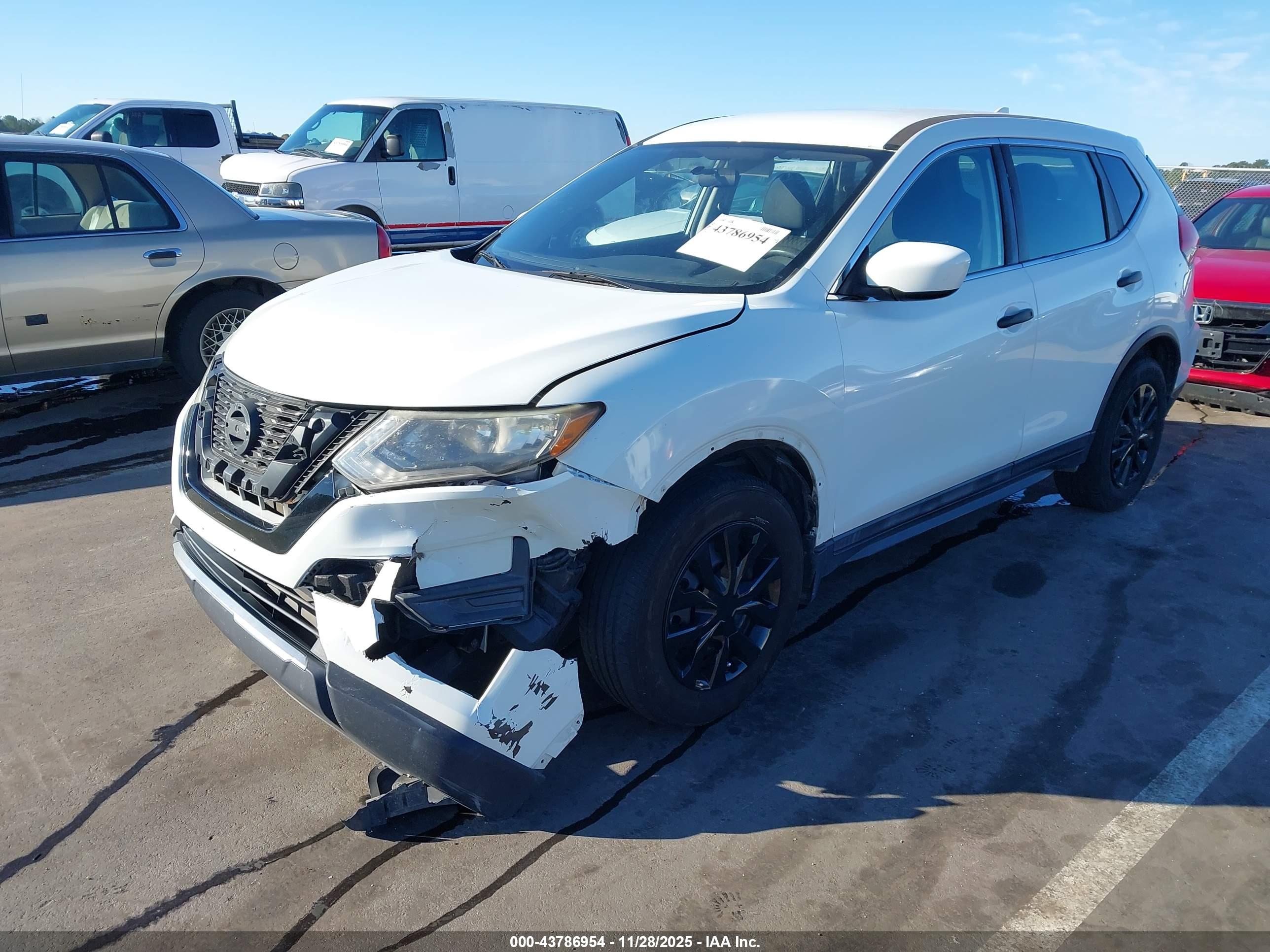 NISSAN ROGUE image 2