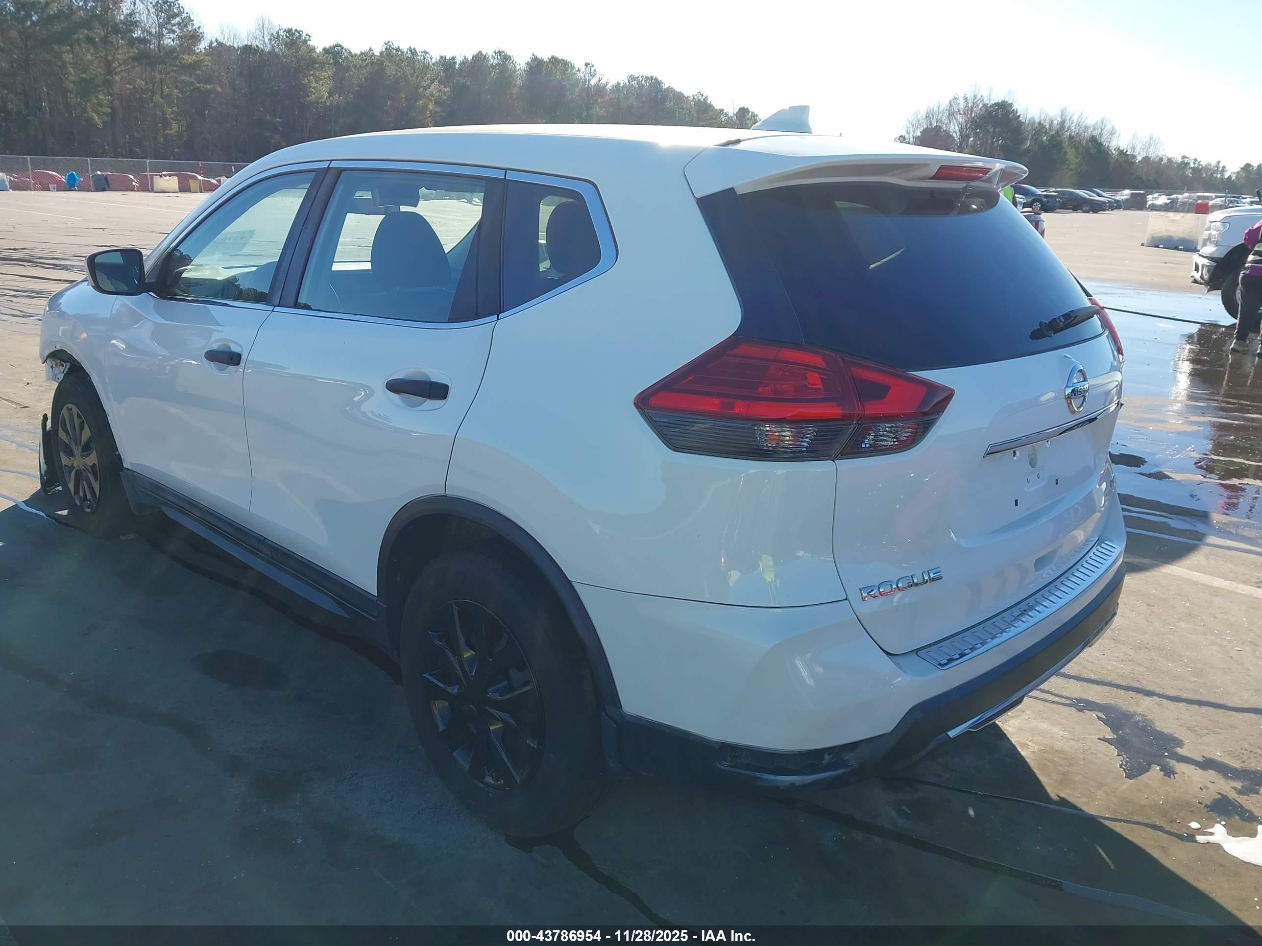 NISSAN ROGUE image 3