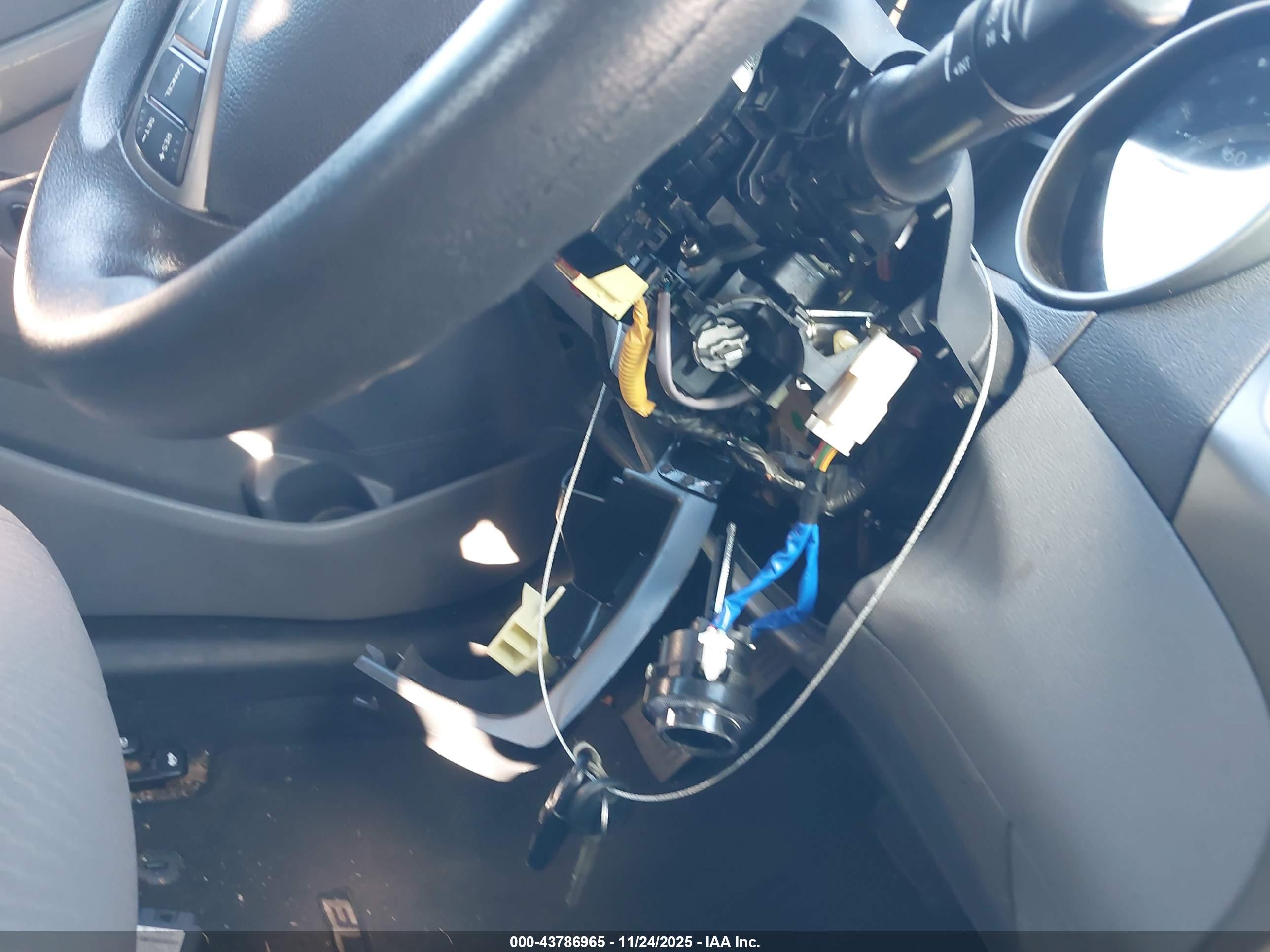 HYUNDAI ELANTRA image 6