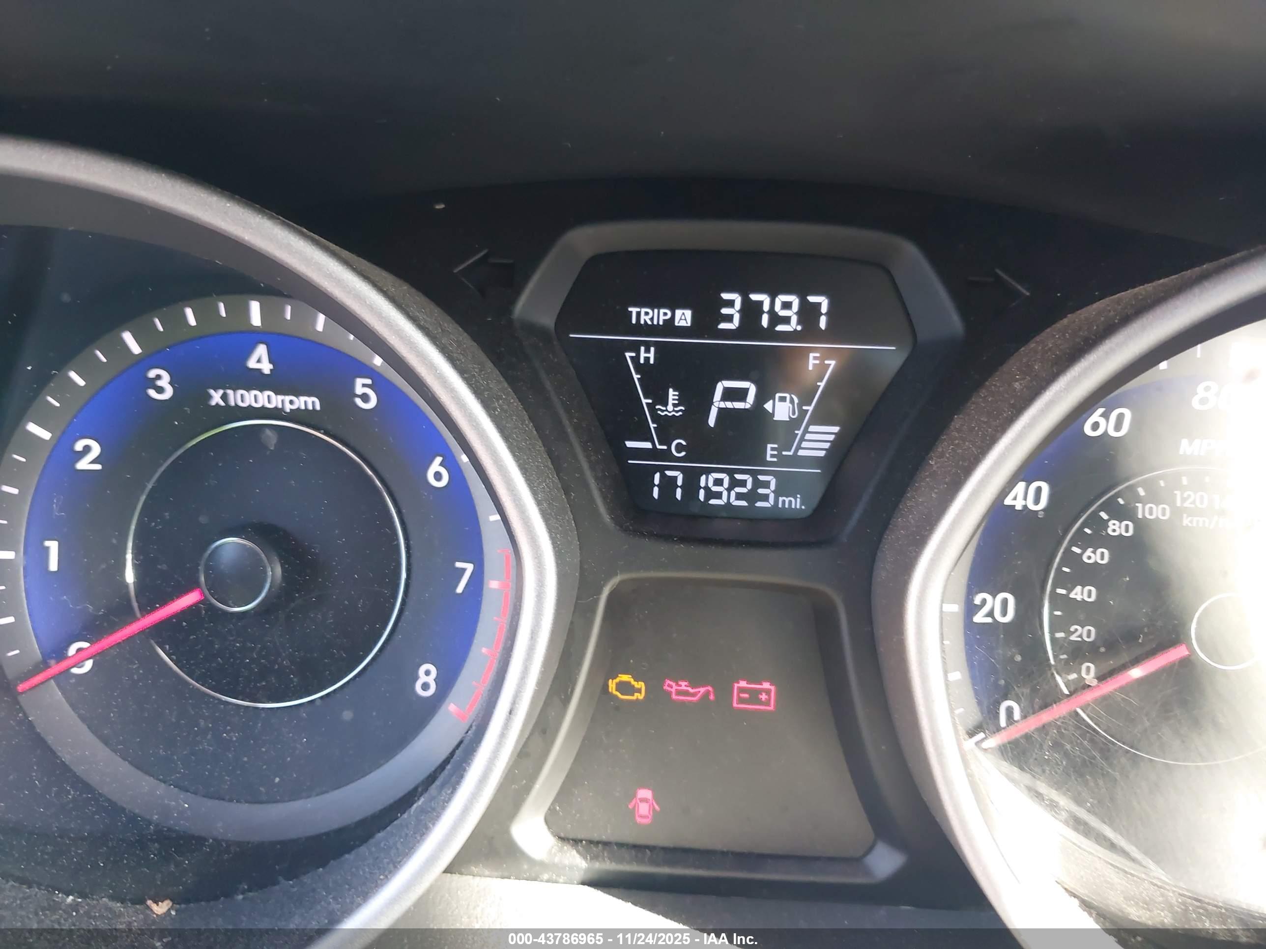 HYUNDAI ELANTRA image 7