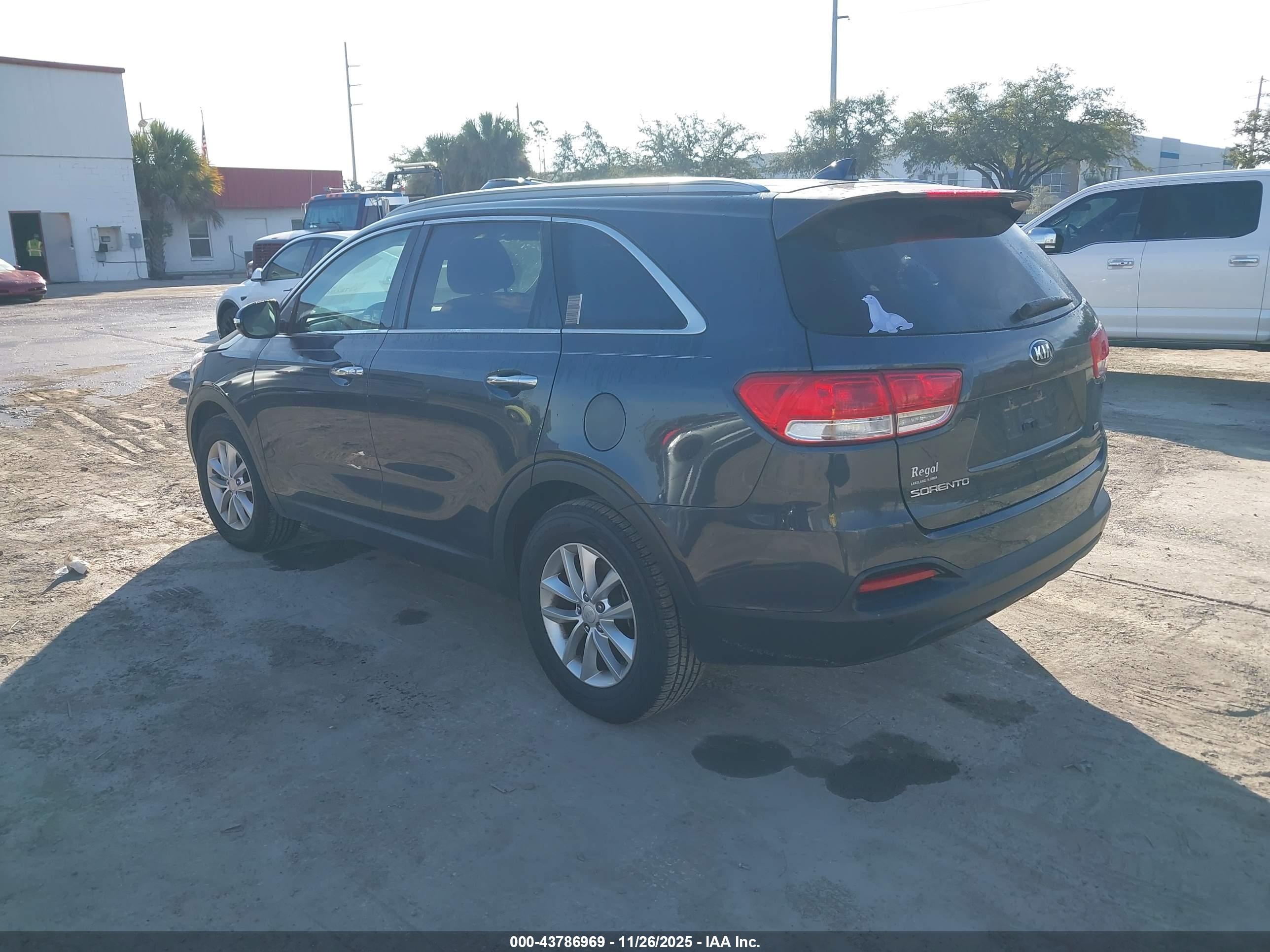 KIA SORENTO image 3