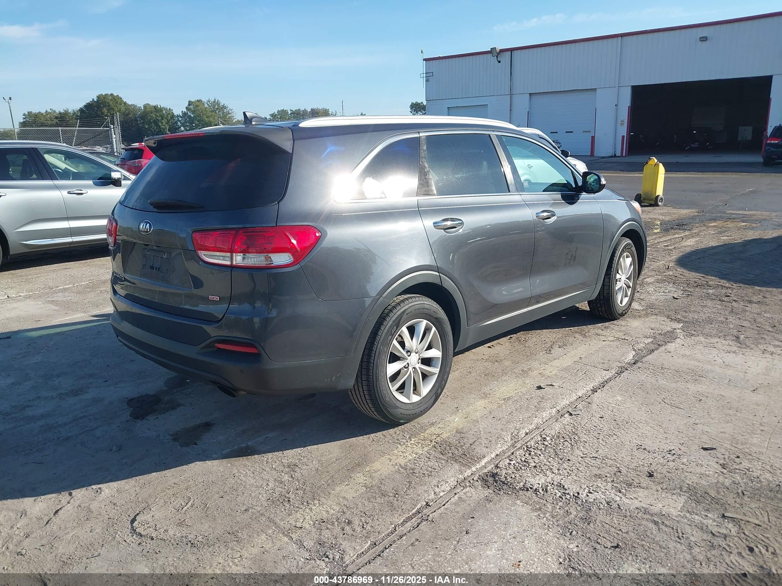 KIA SORENTO image 4