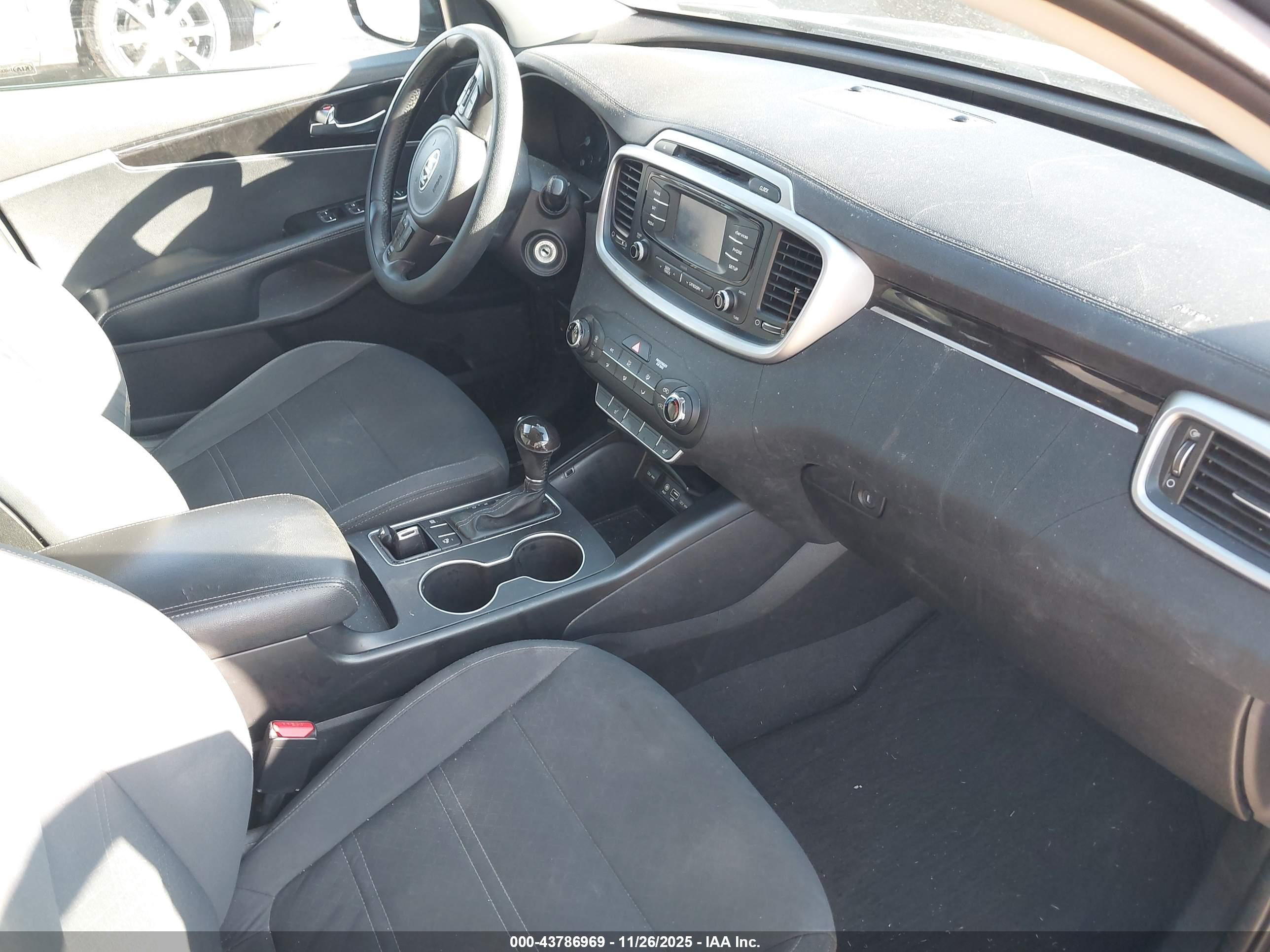 KIA SORENTO image 5