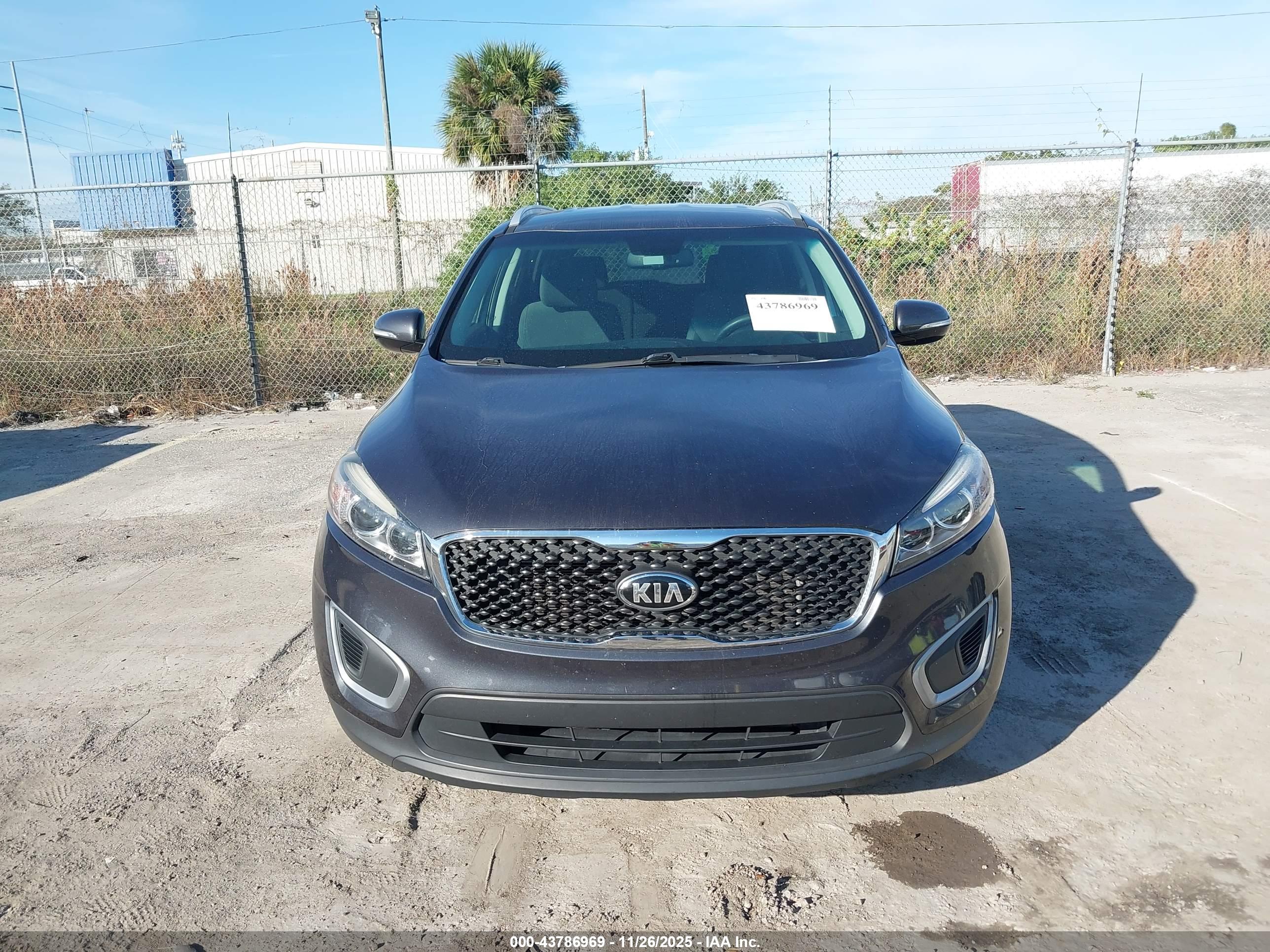 KIA SORENTO image 6