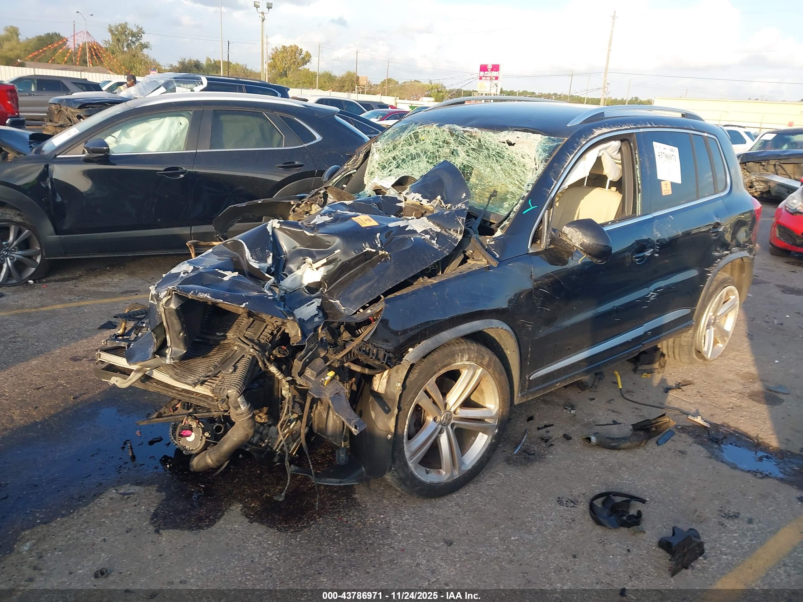 VOLKSWAGEN TIGUAN image 2