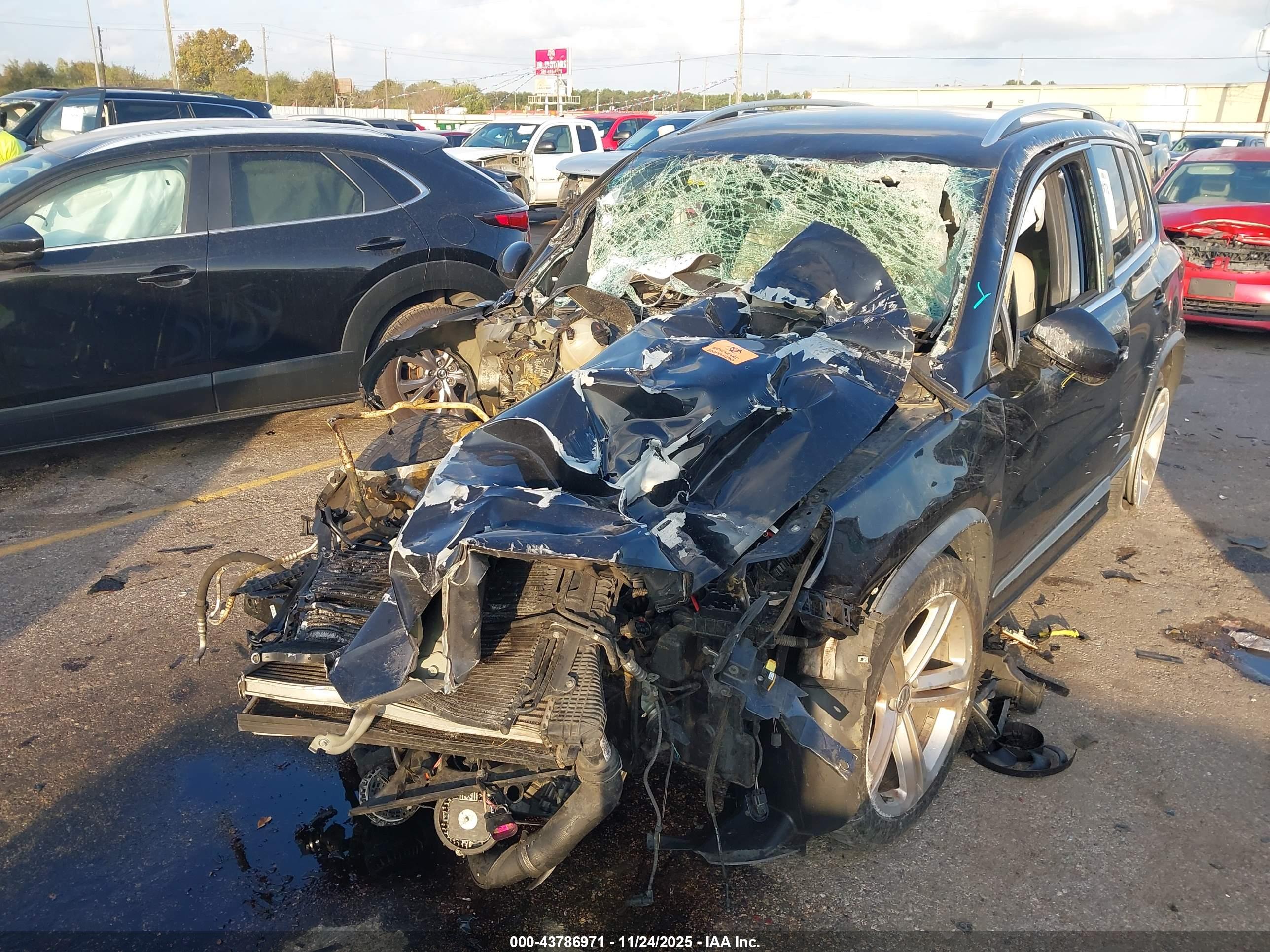 VOLKSWAGEN TIGUAN image 6