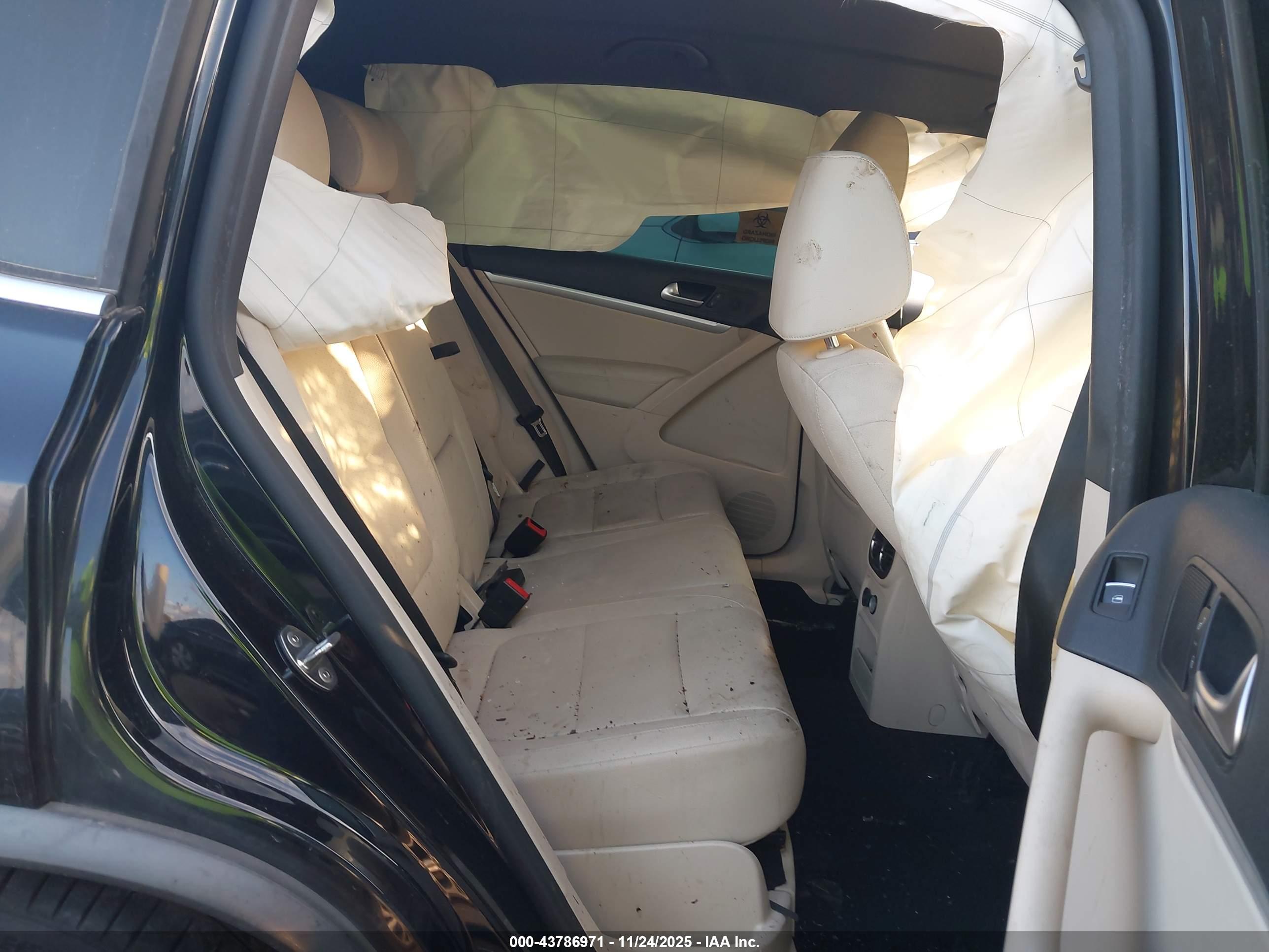VOLKSWAGEN TIGUAN image 8
