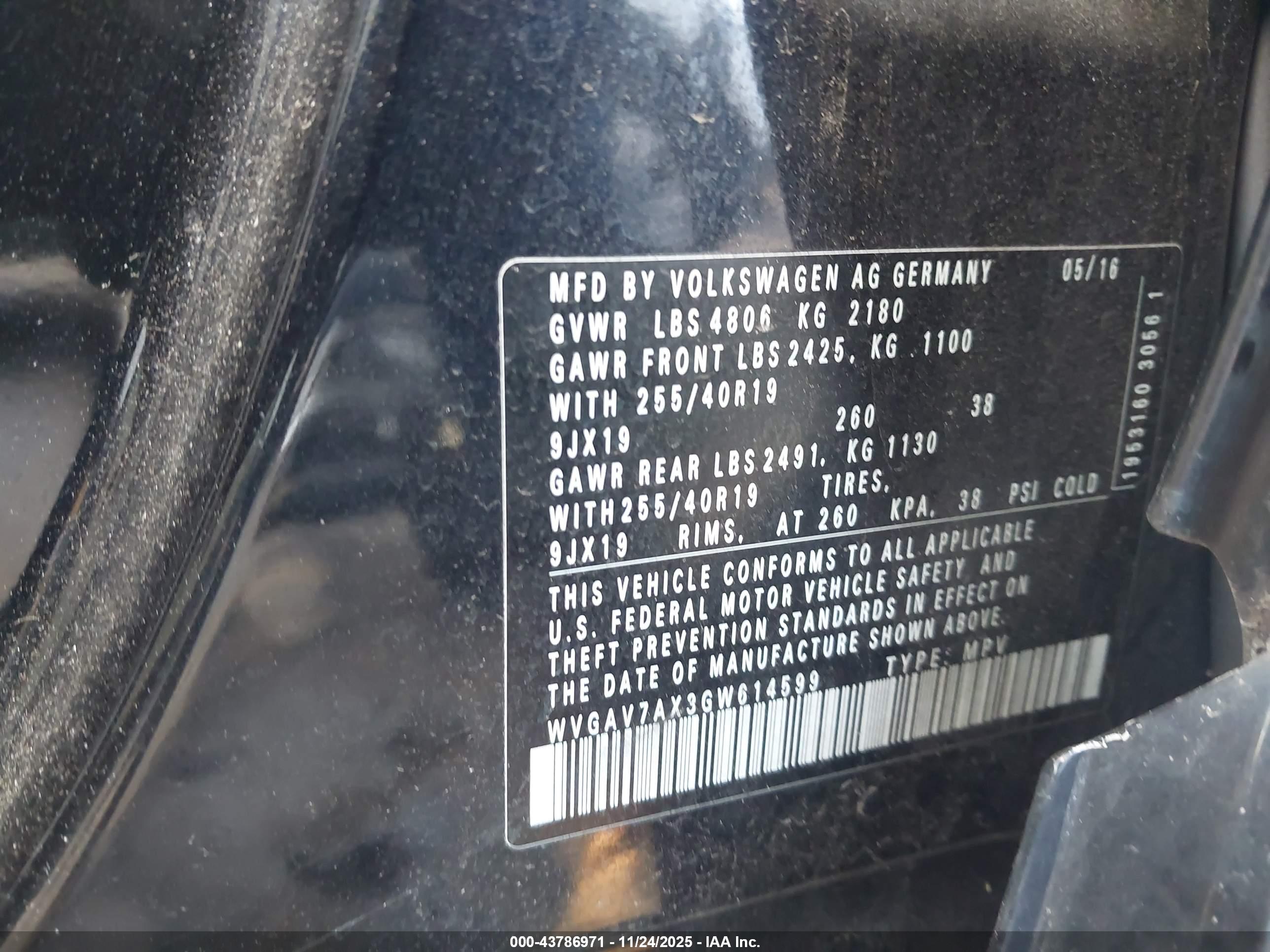 VOLKSWAGEN TIGUAN image 9