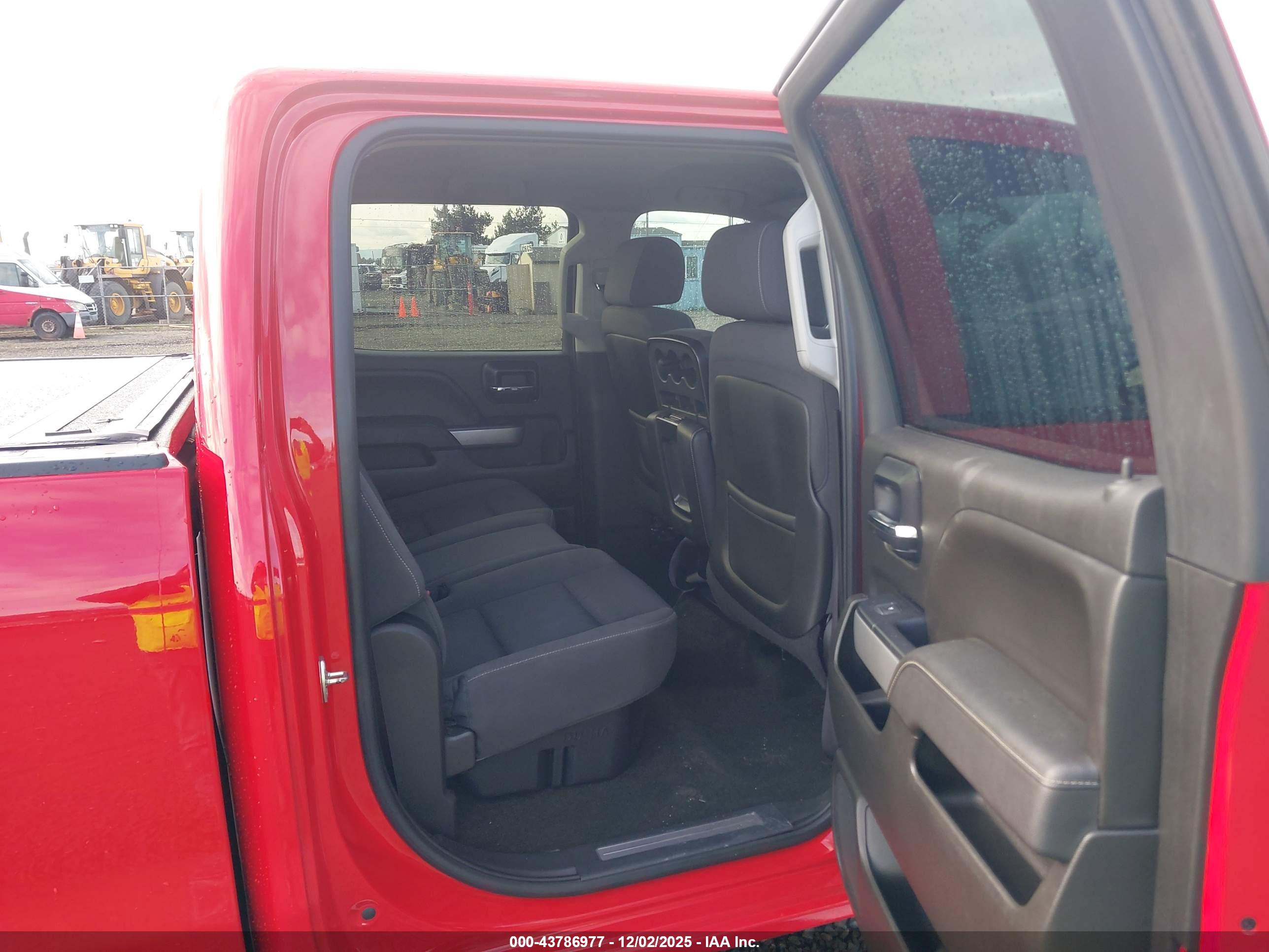 CHEVROLET SILVERADO image 8