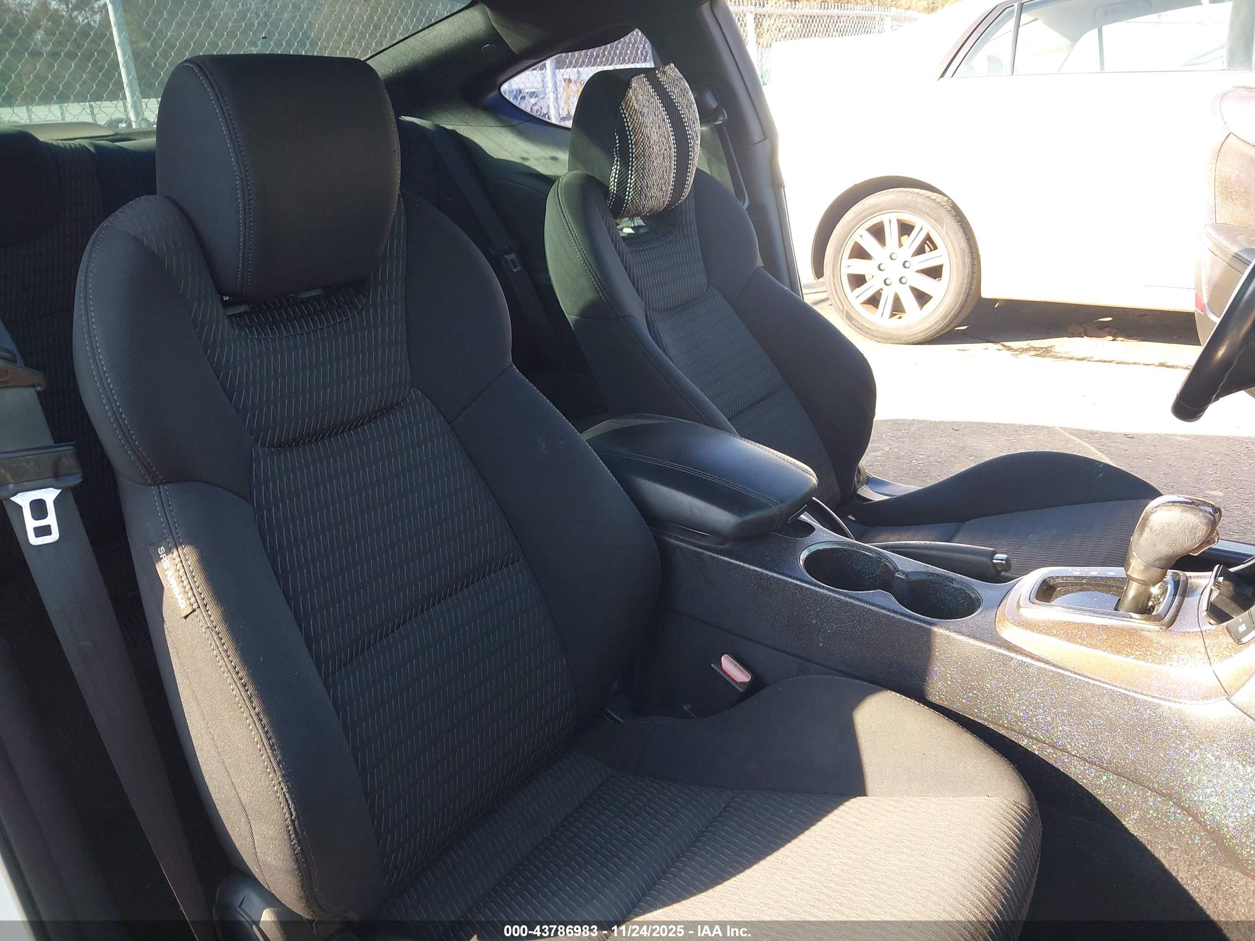 HYUNDAI GENESIS image 5