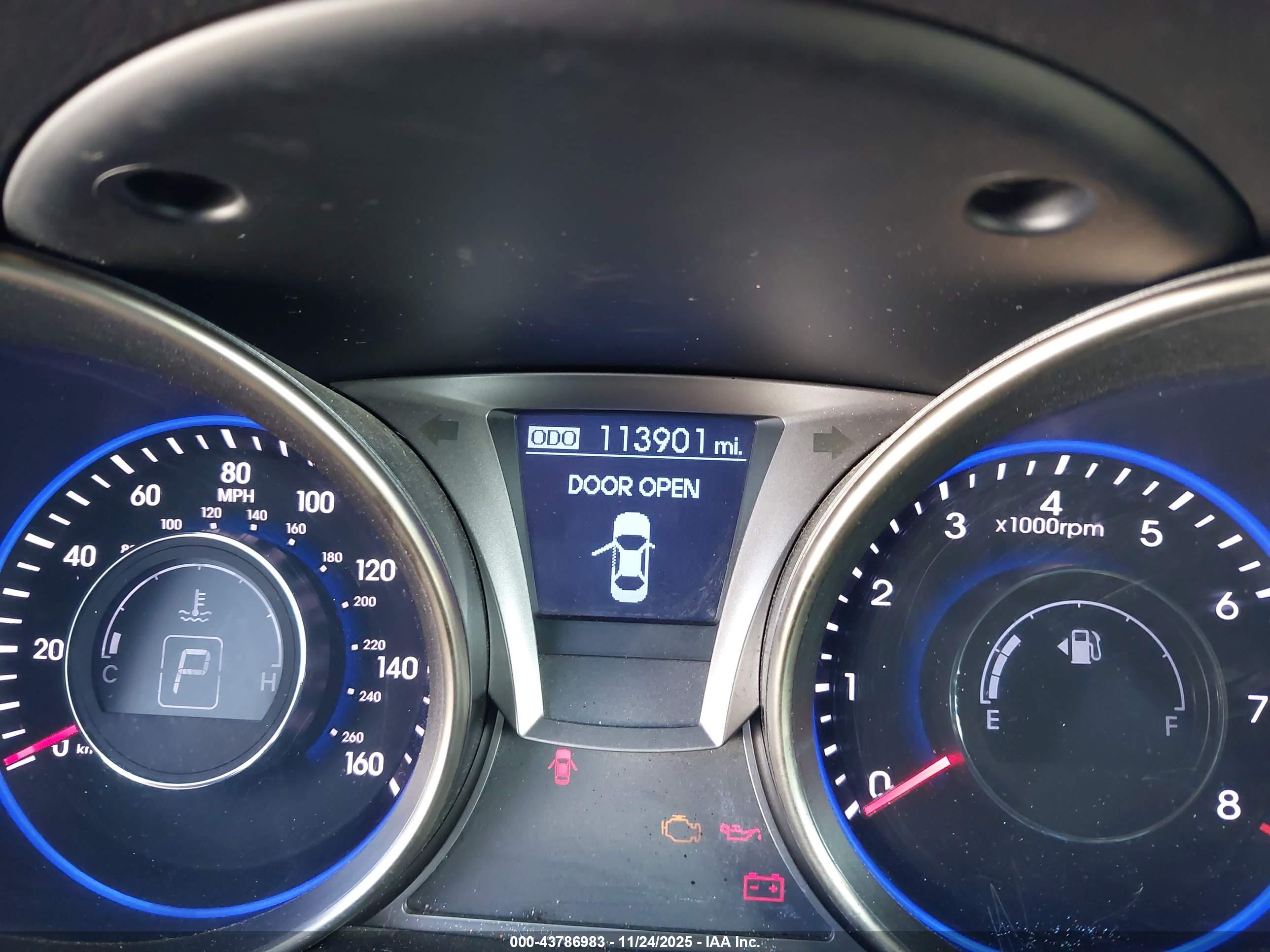 HYUNDAI GENESIS image 7