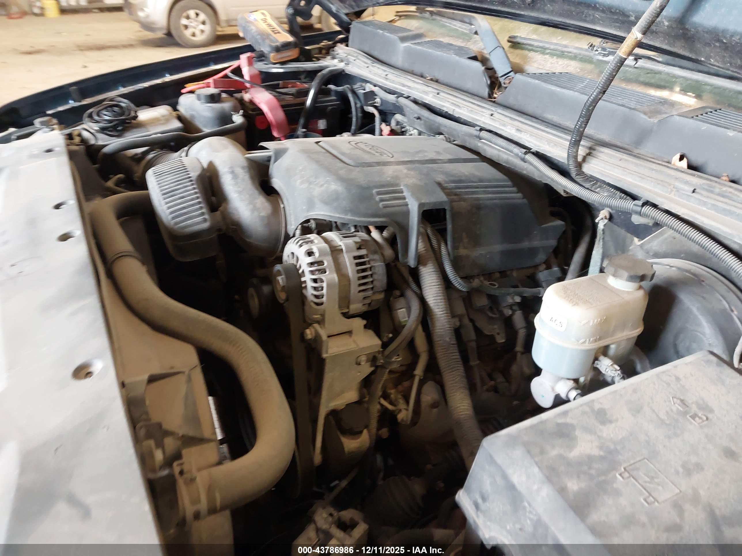CHEVROLET SILVERADO image 6