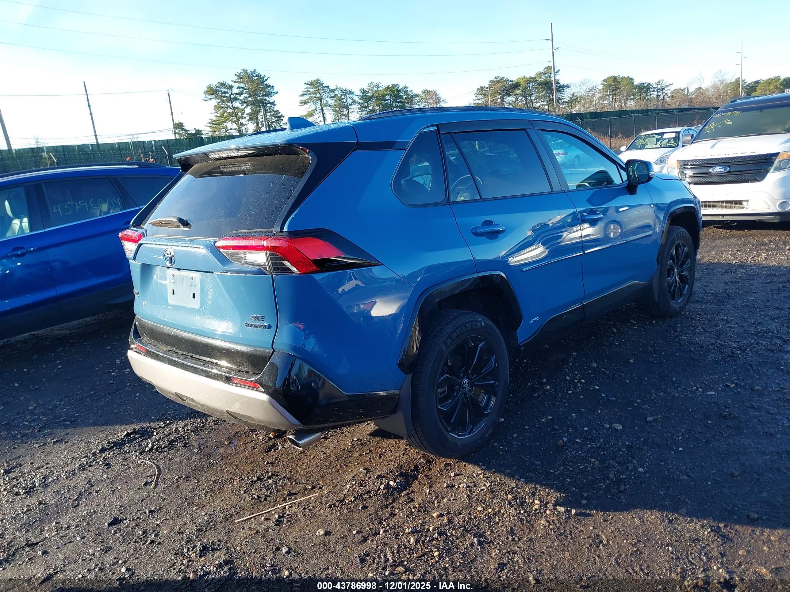 TOYOTA RAV4 image 4