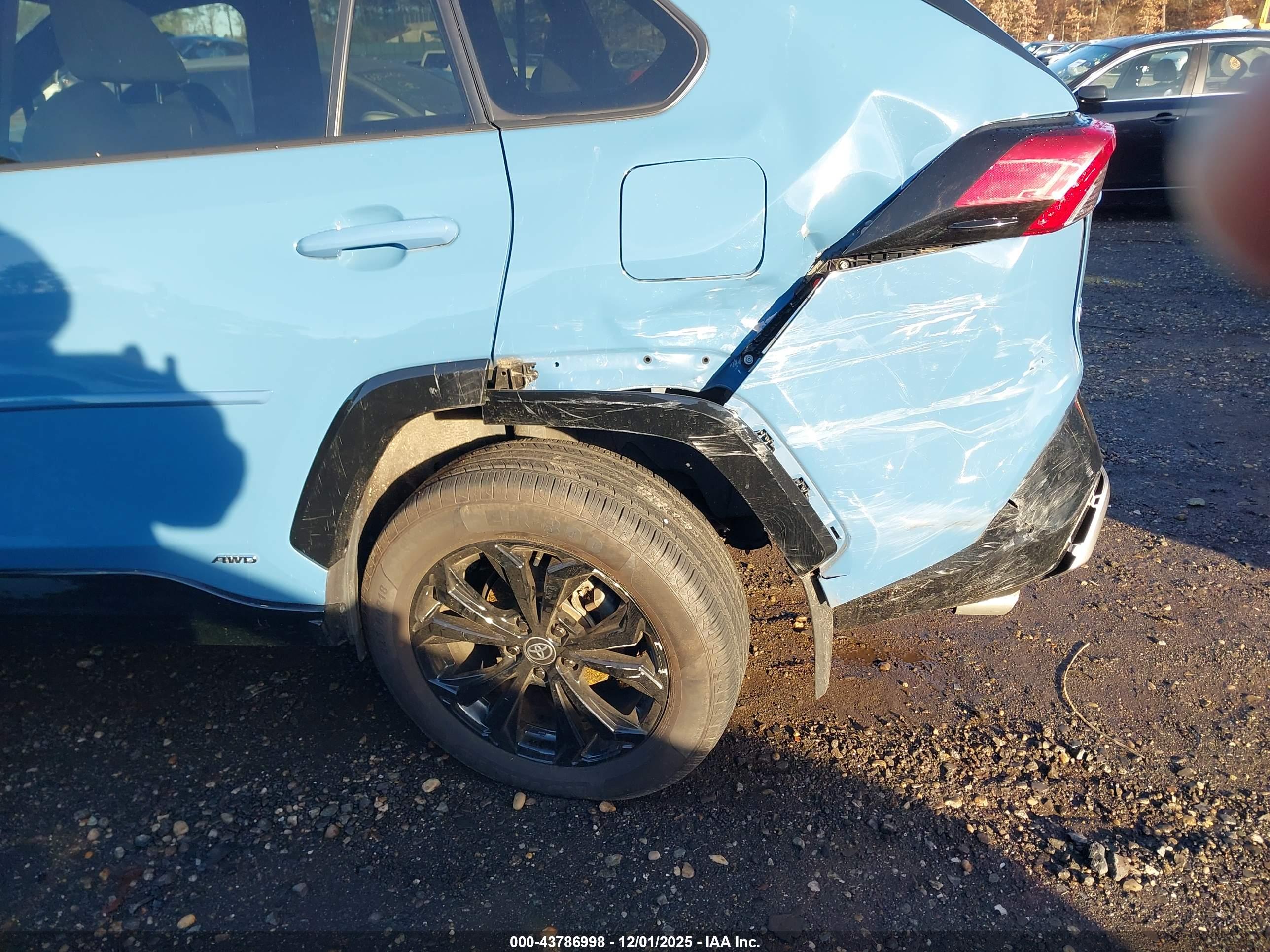 TOYOTA RAV4 image 6