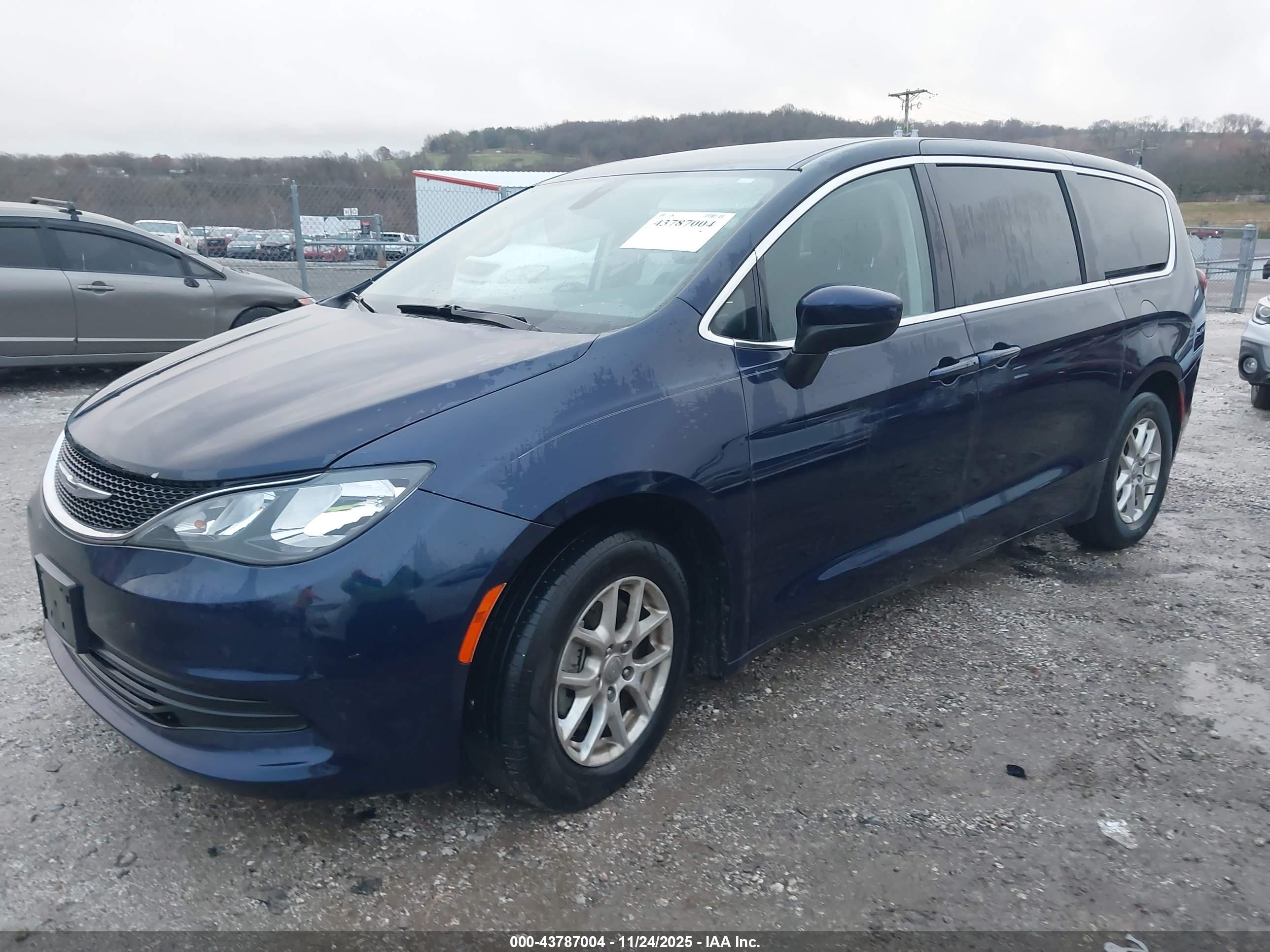 CHRYSLER PACIFICA image 2