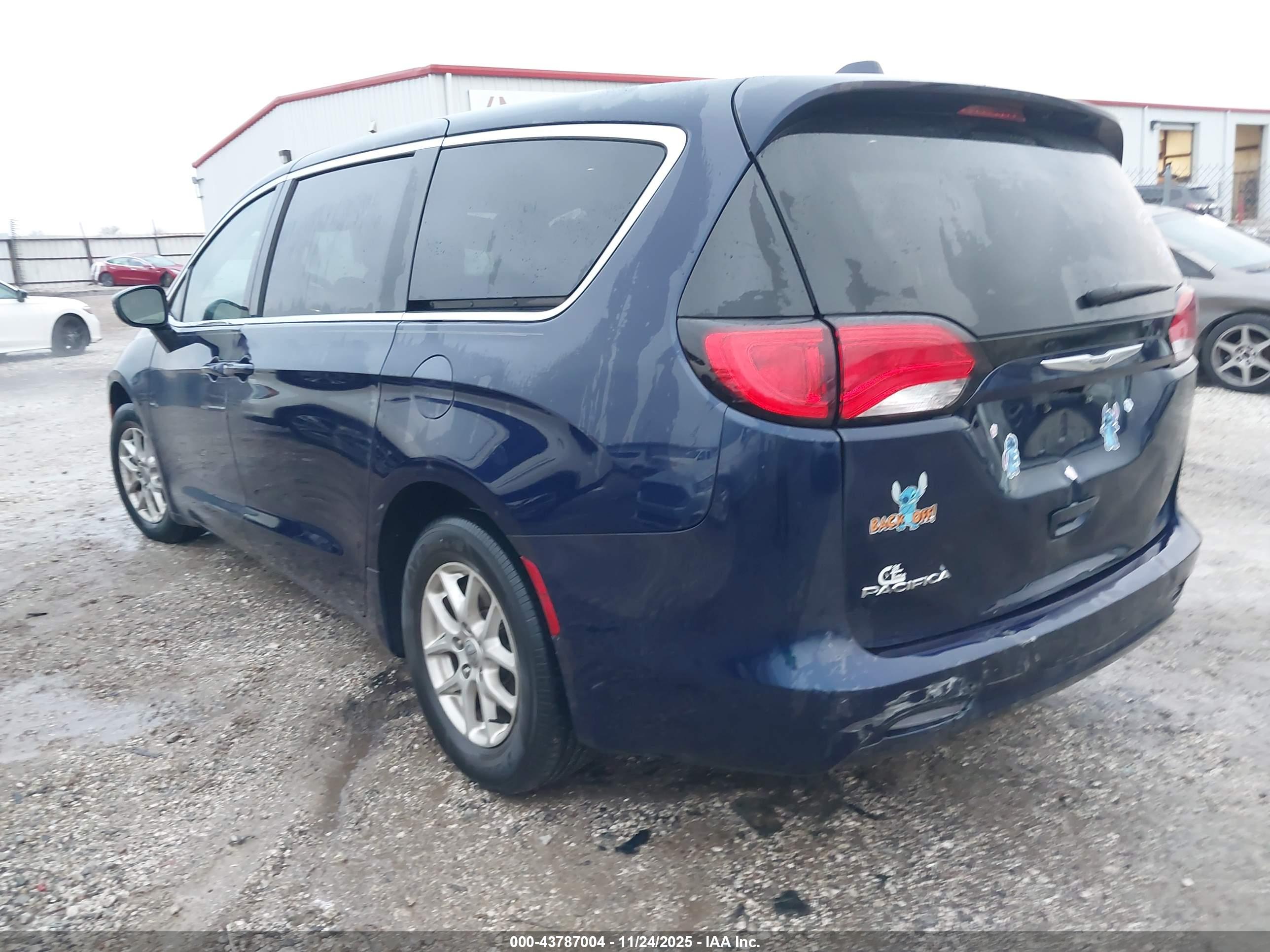 CHRYSLER PACIFICA image 3