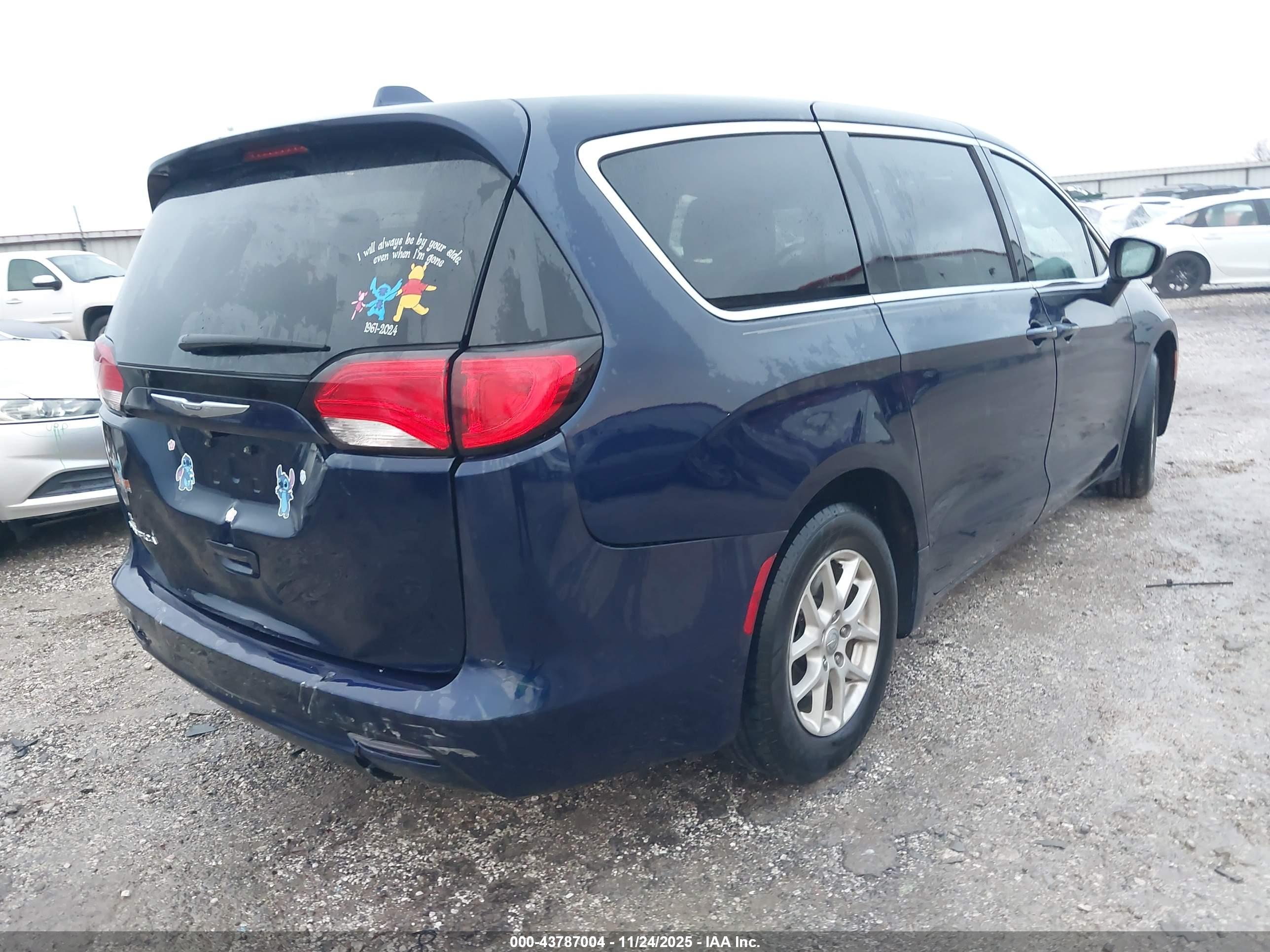 CHRYSLER PACIFICA image 4