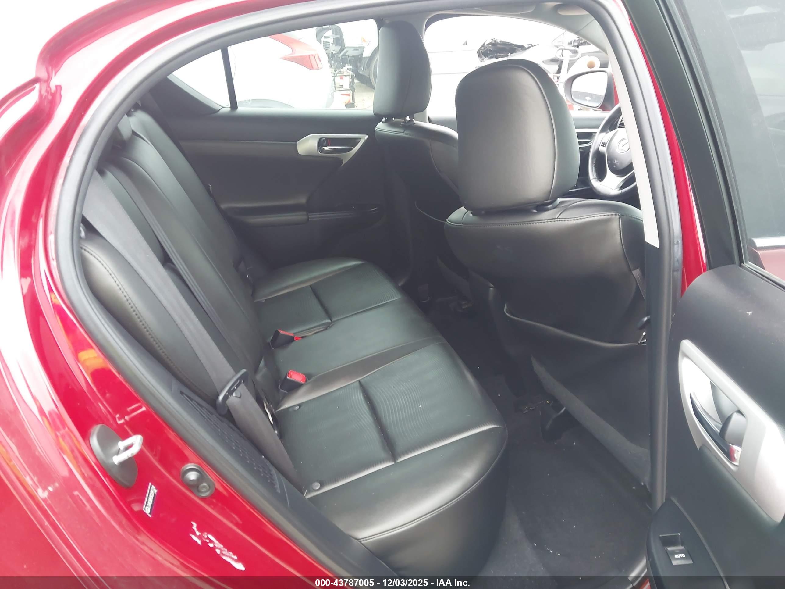 LEXUS CT image 8