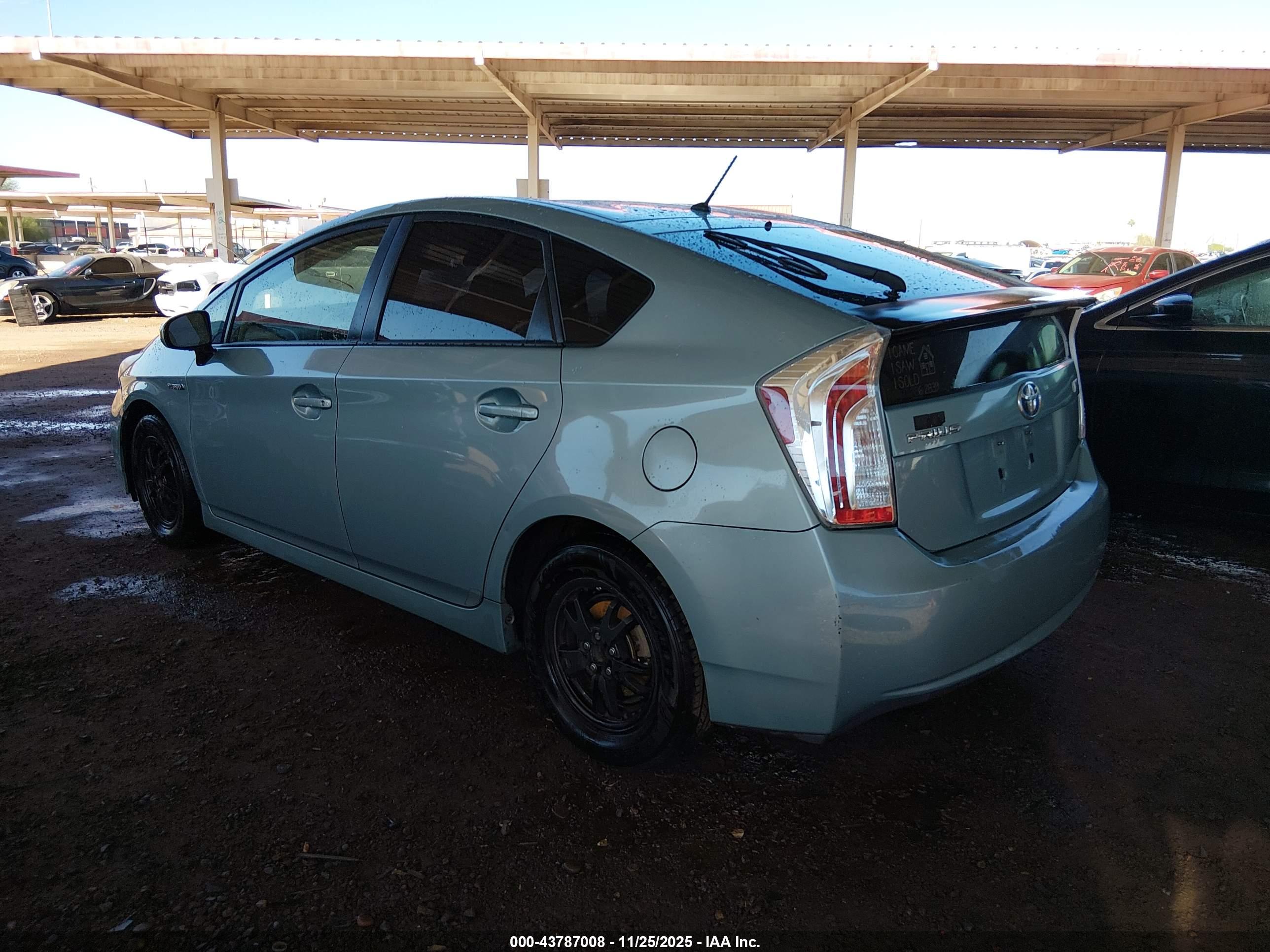 TOYOTA PRIUS image 3