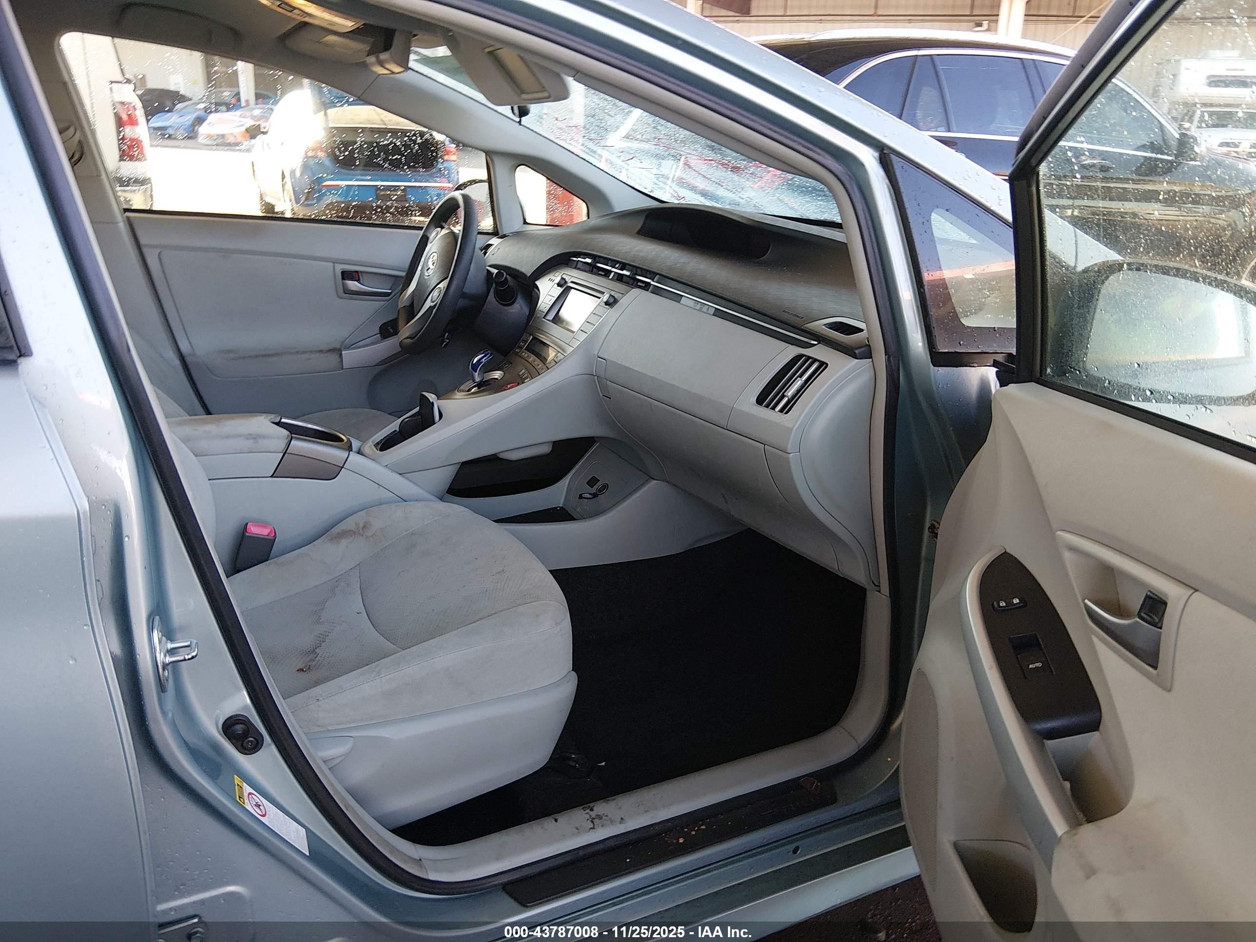 TOYOTA PRIUS image 5