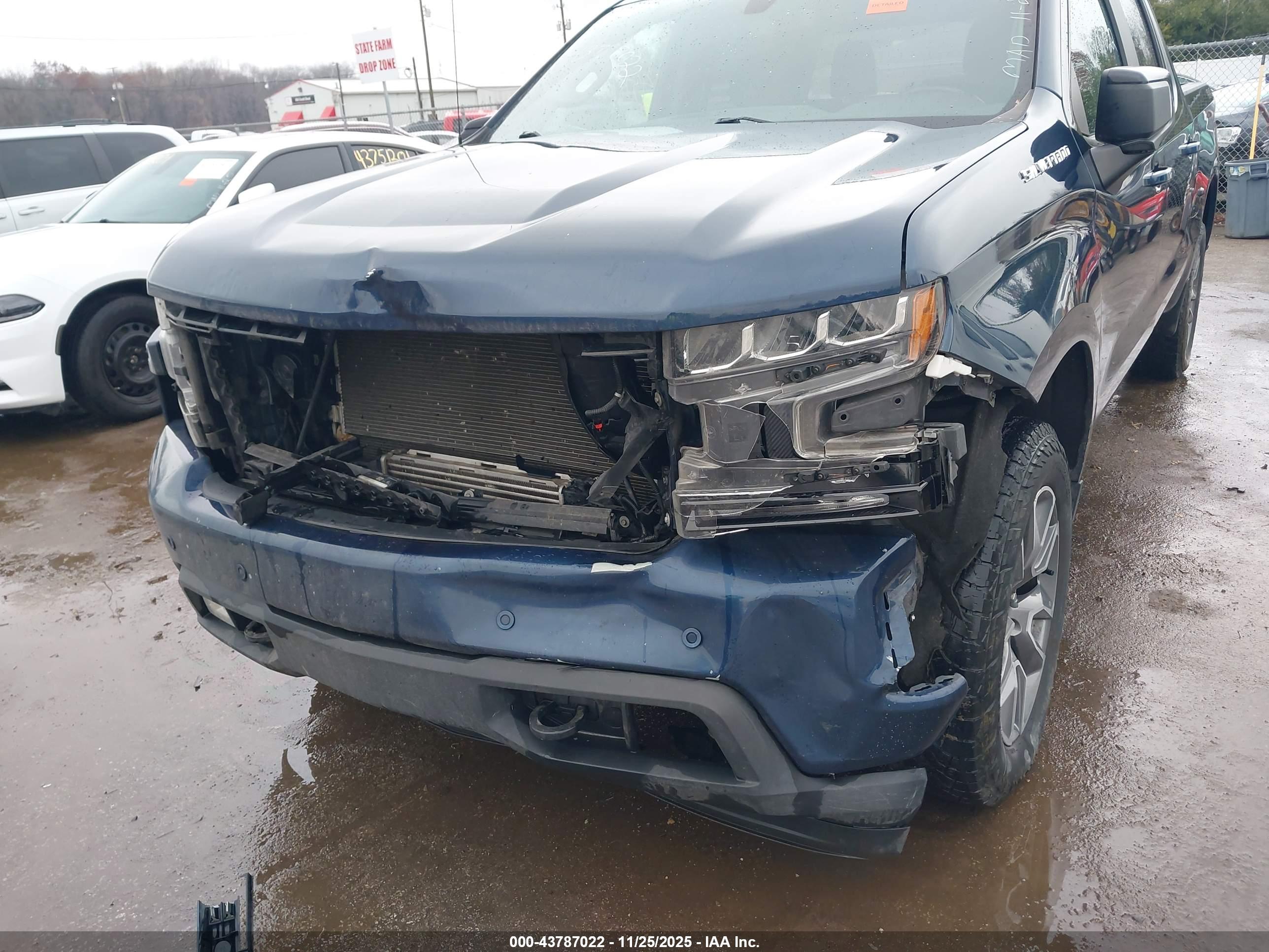 CHEVROLET SILVERADO image 6