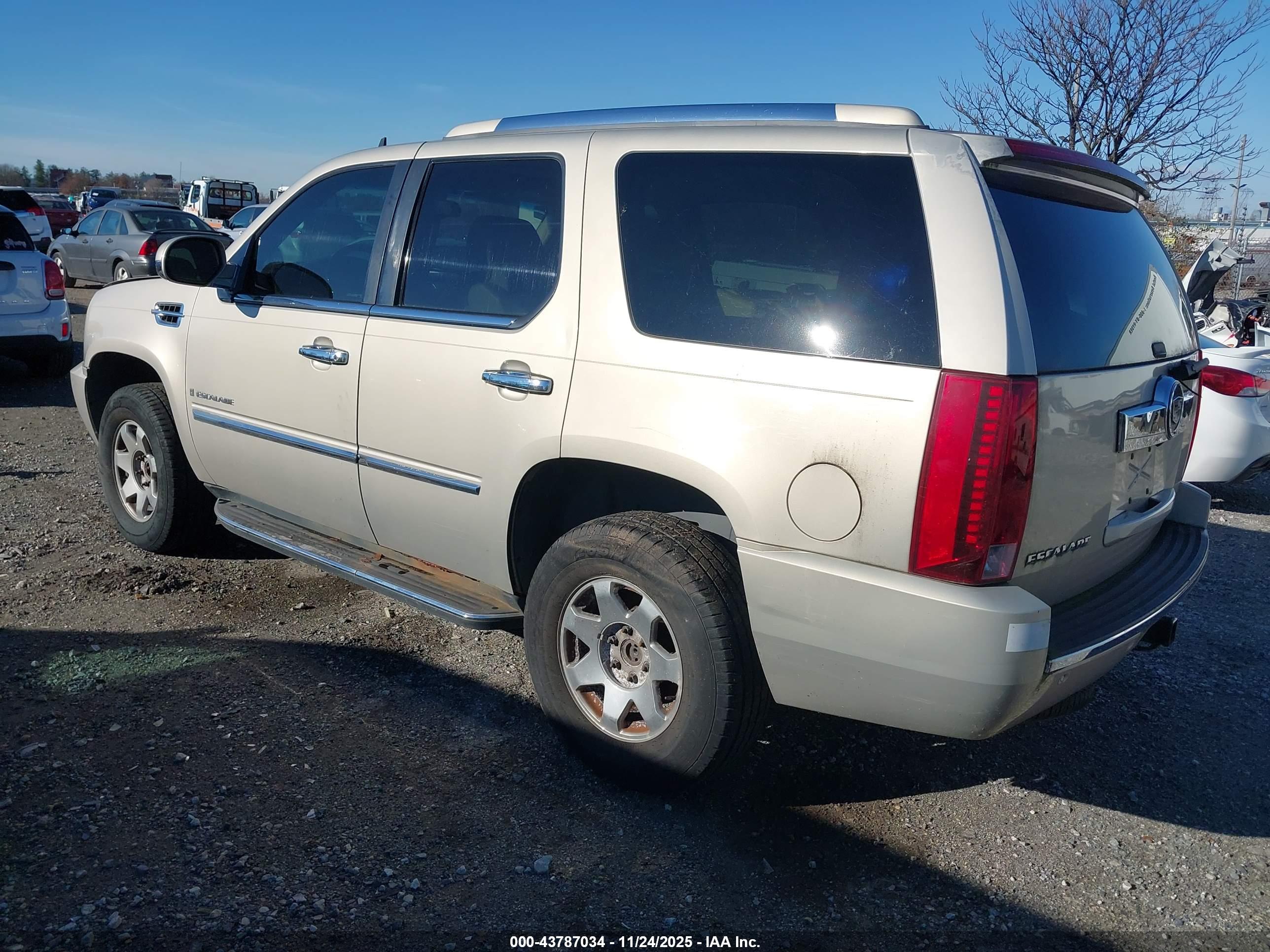 CADILLAC ESCALADE image 3