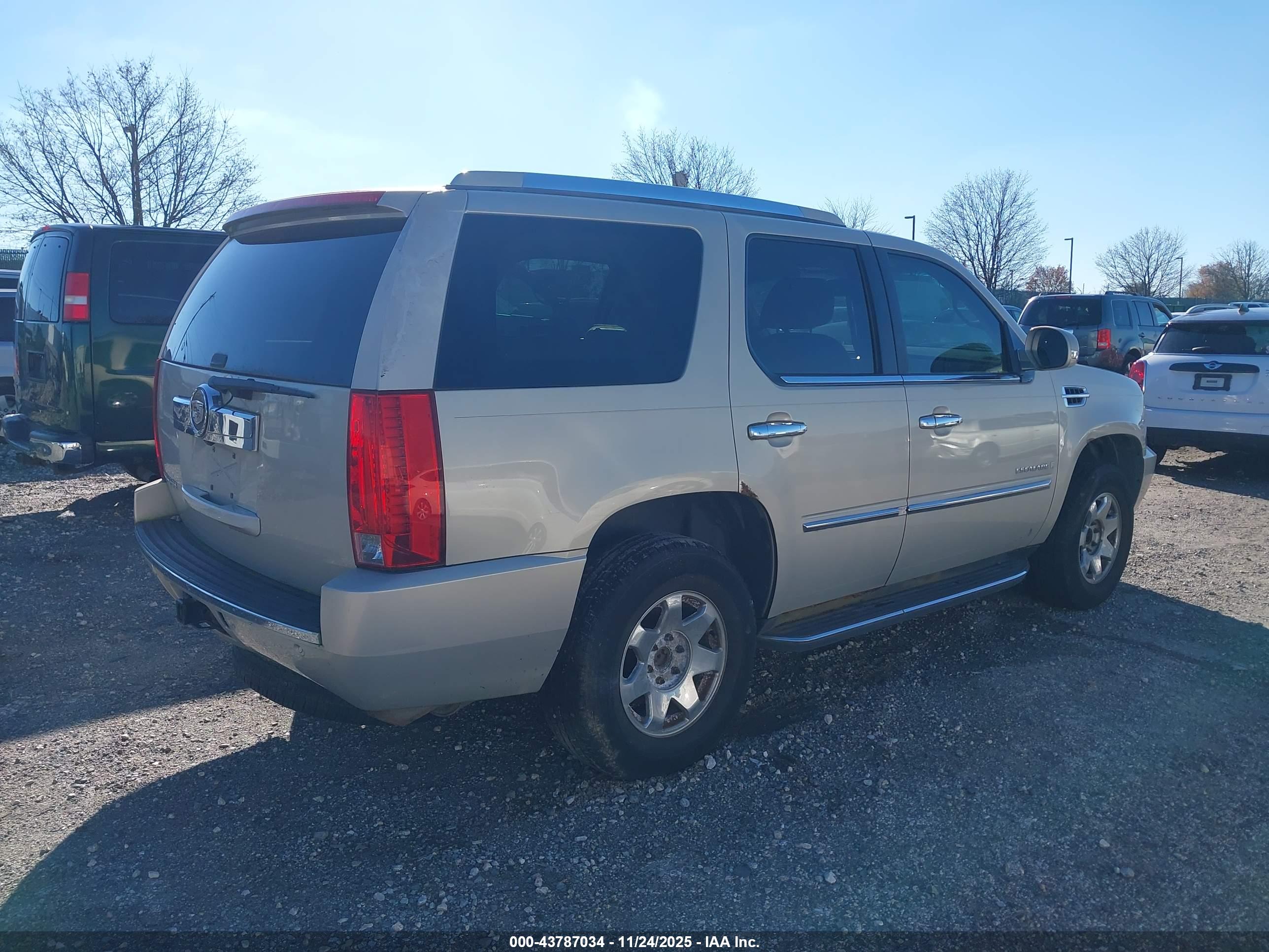 CADILLAC ESCALADE image 4