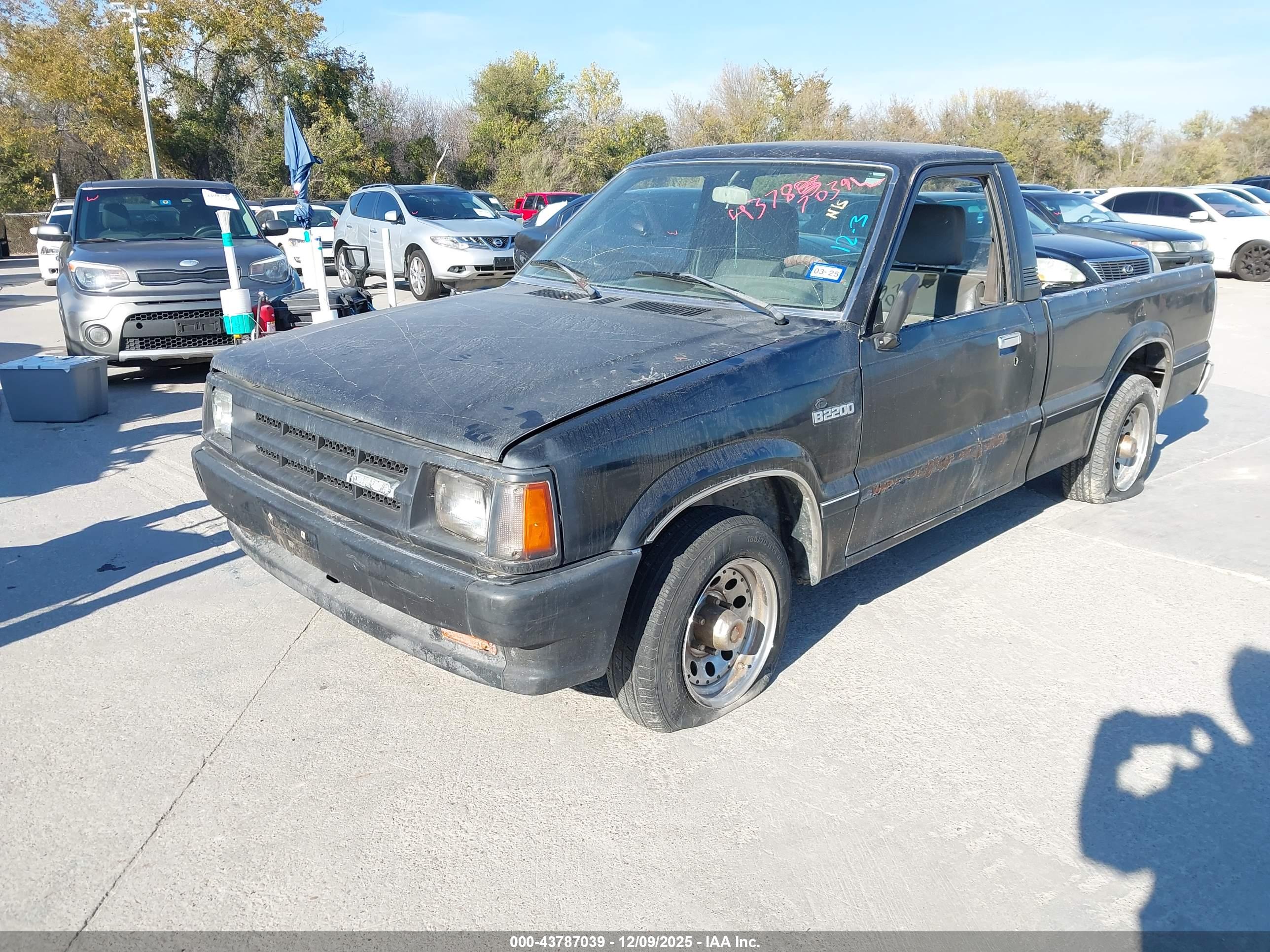 MAZDA B2200 image 2