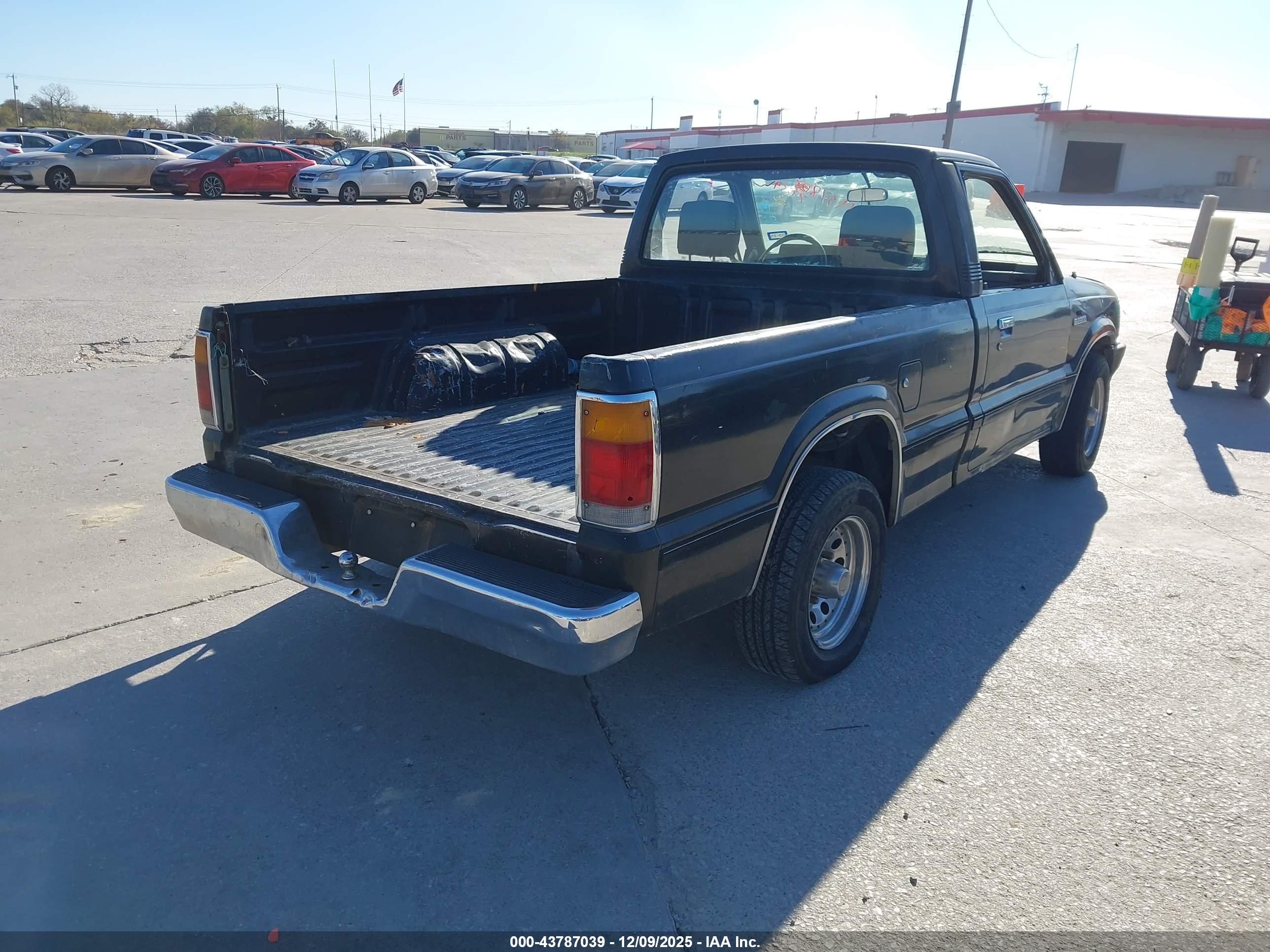 MAZDA B2200 image 4