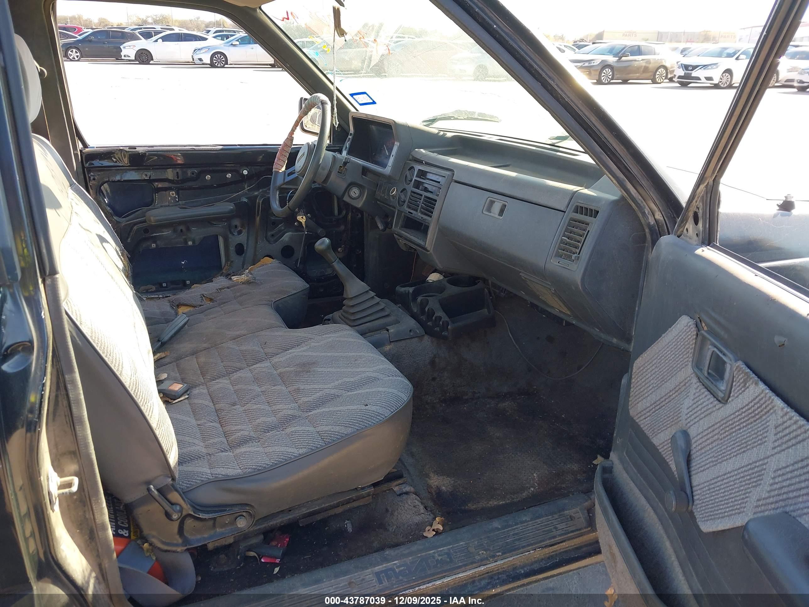 MAZDA B2200 image 5