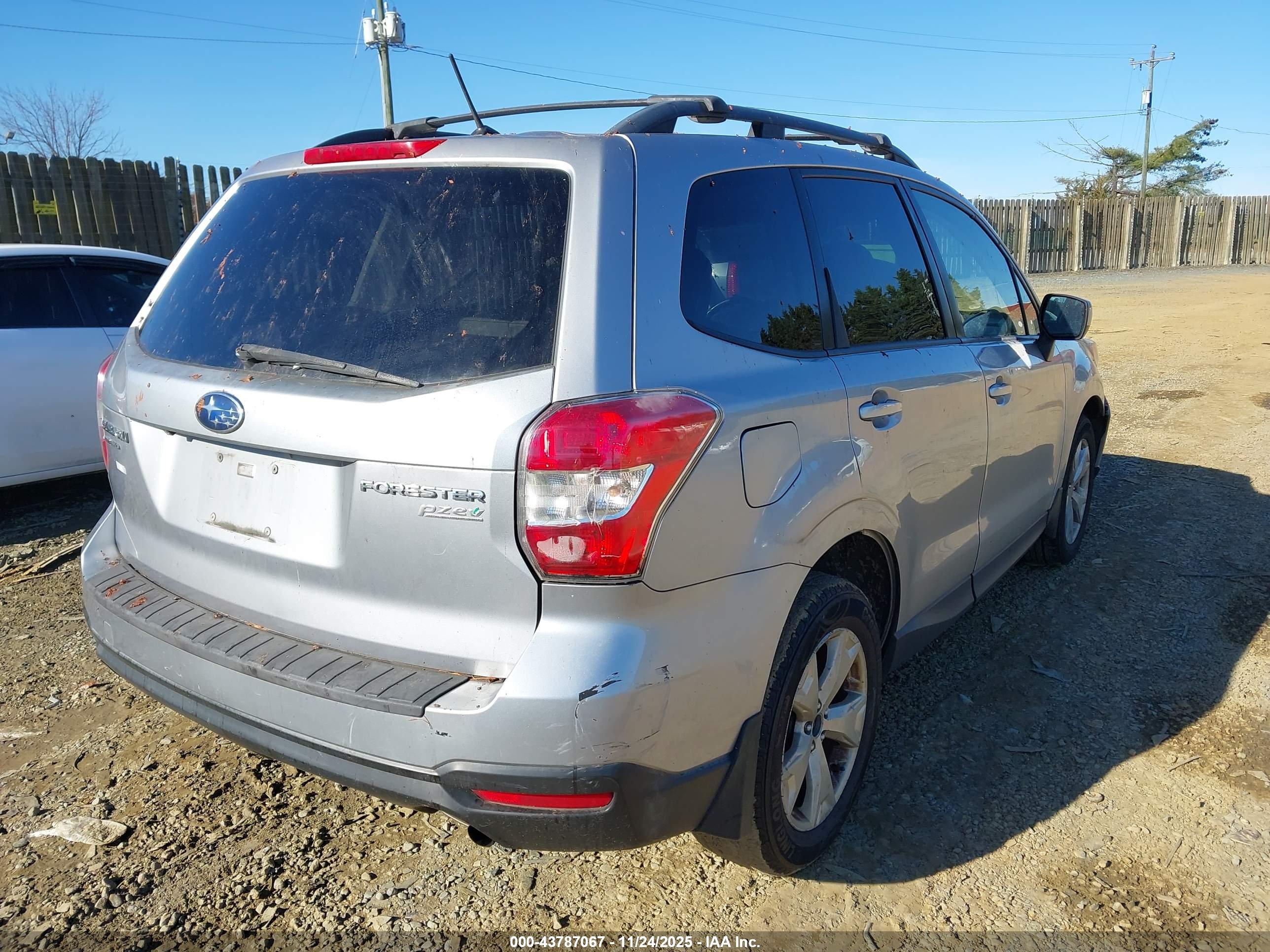 SUBARU FORESTER image 4