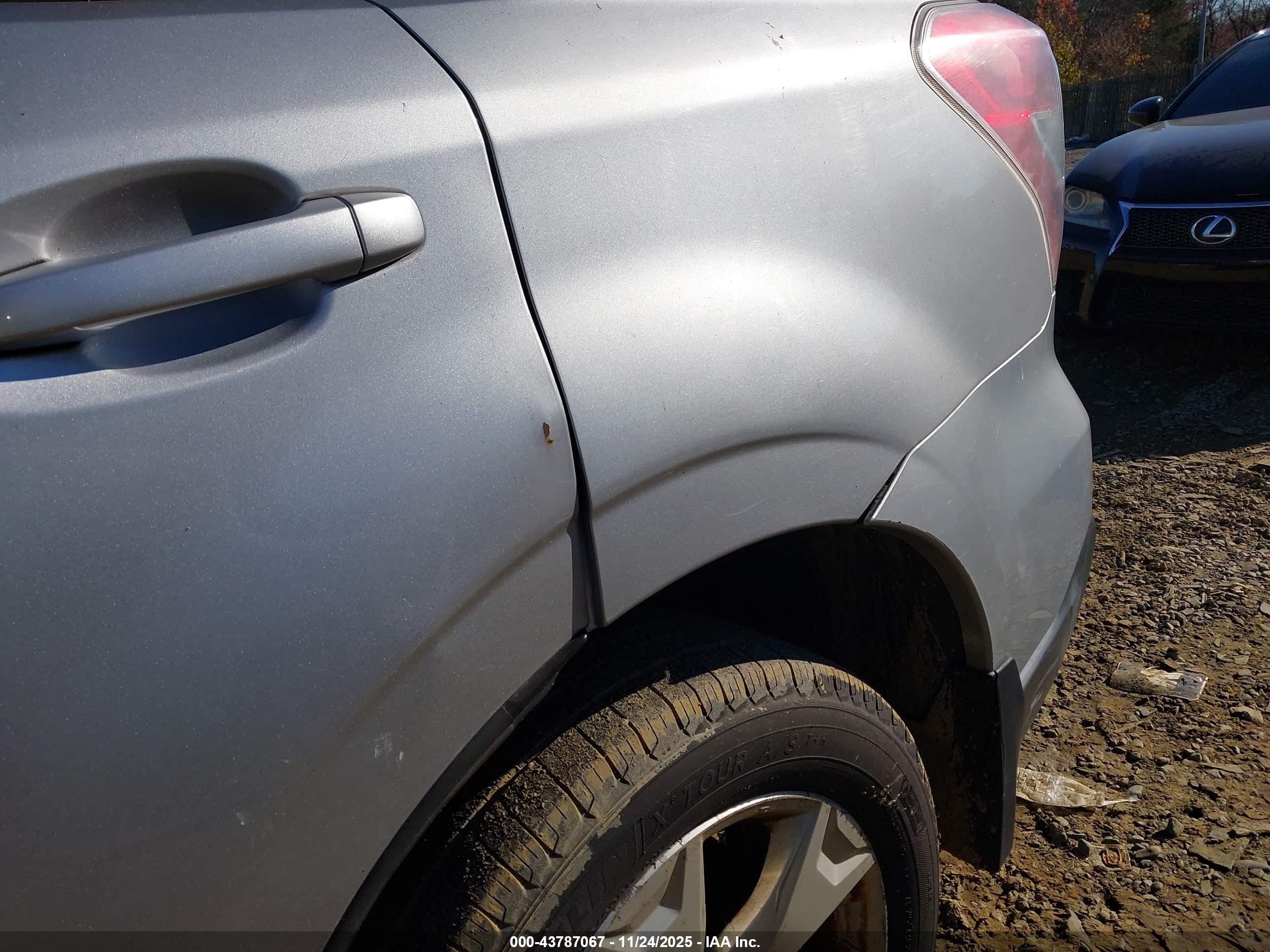 SUBARU FORESTER image 6