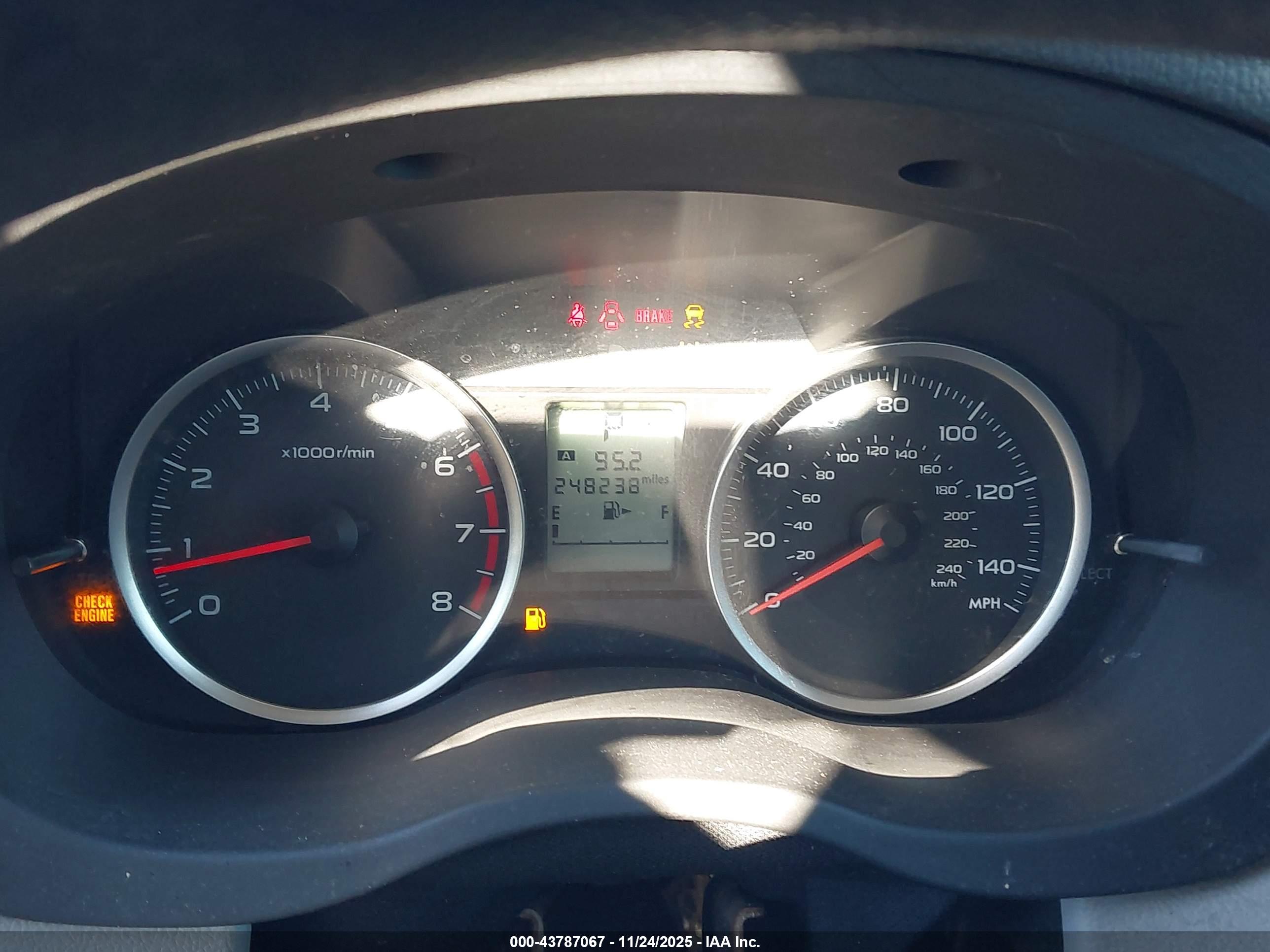 SUBARU FORESTER image 7