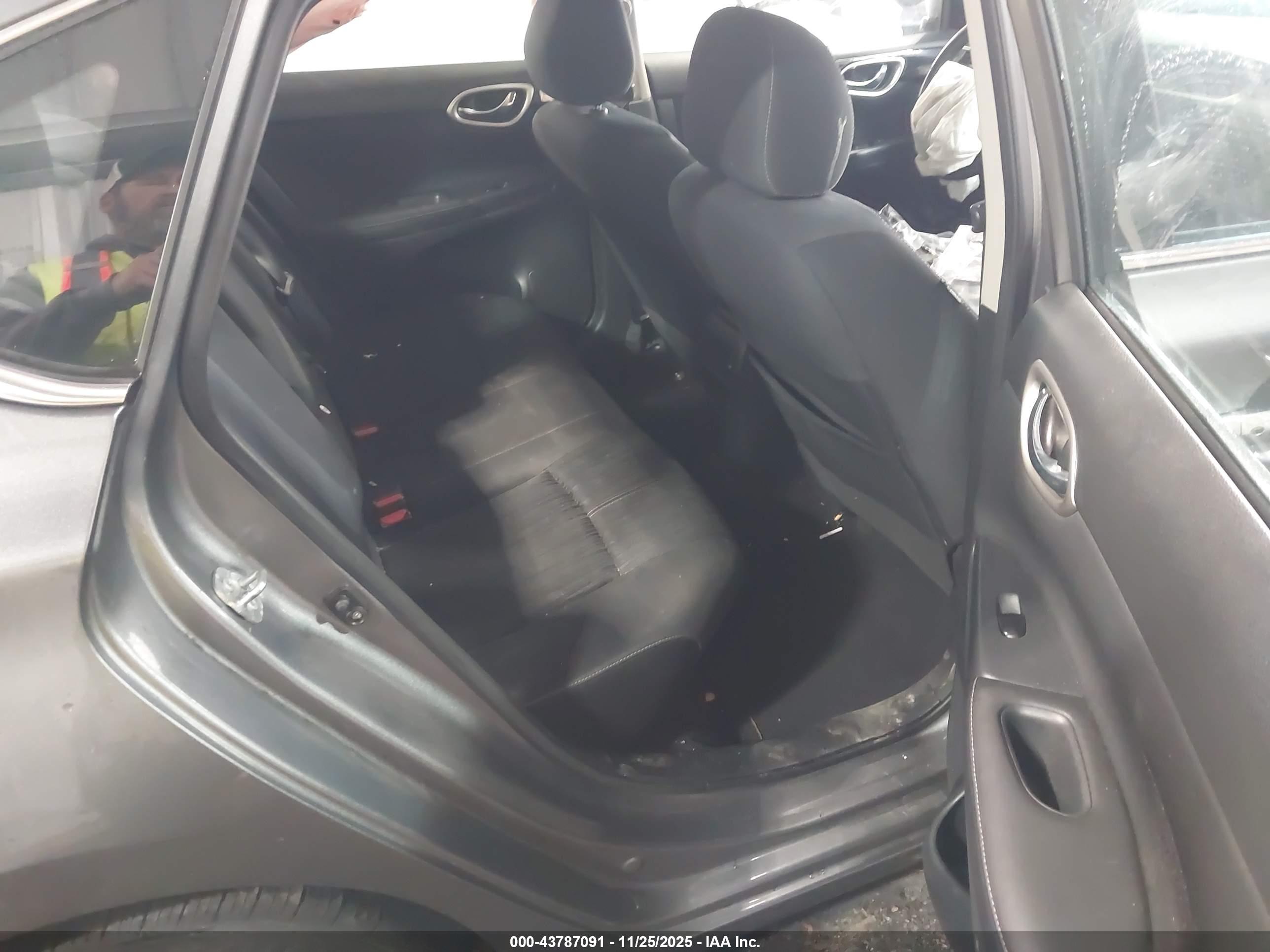NISSAN SENTRA image 8