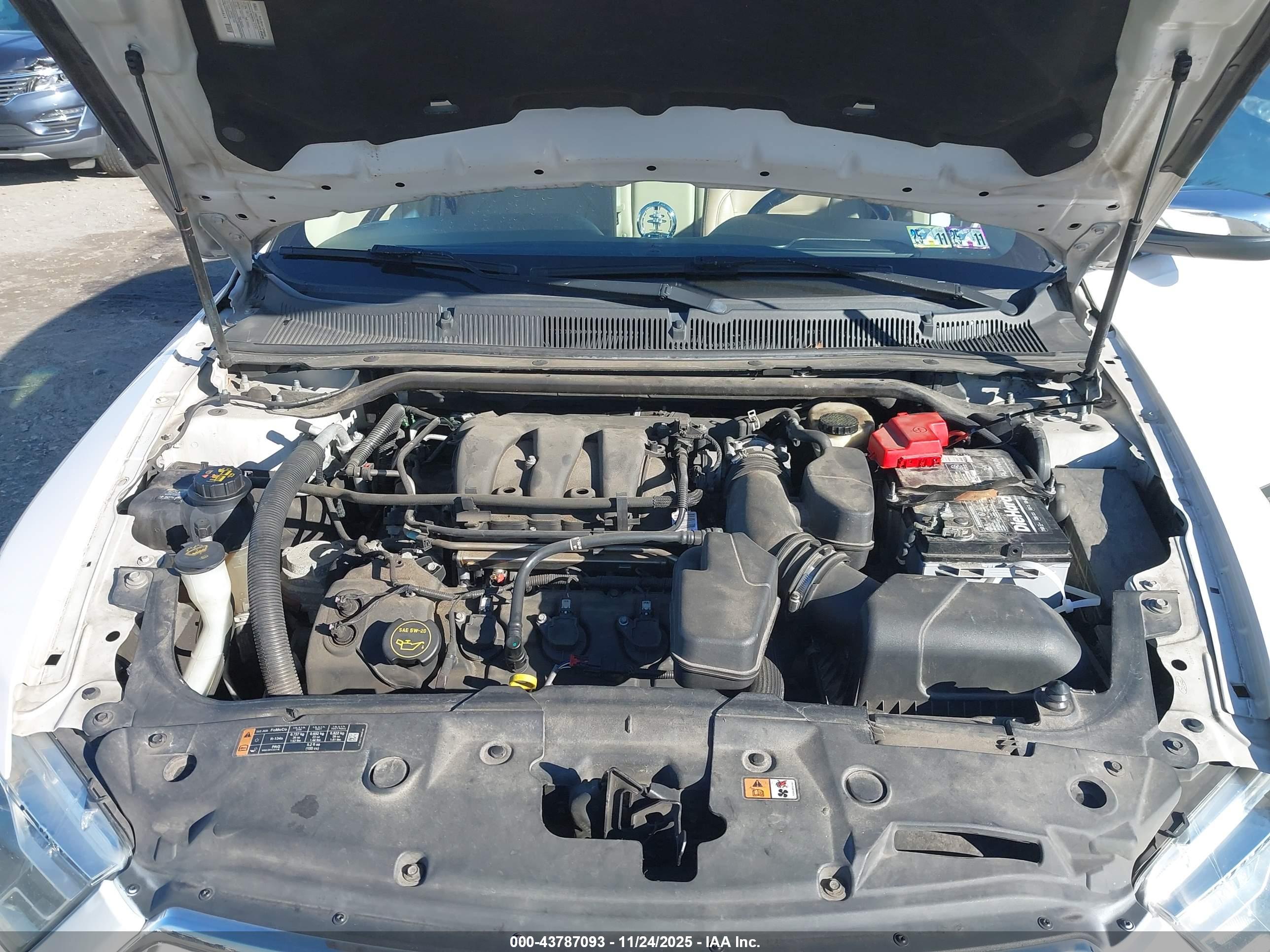 FORD TAURUS image 10