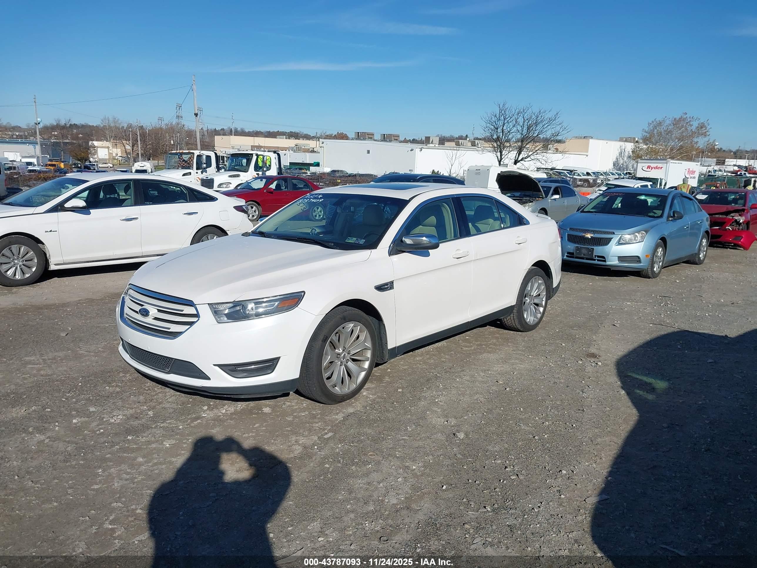FORD TAURUS image 2