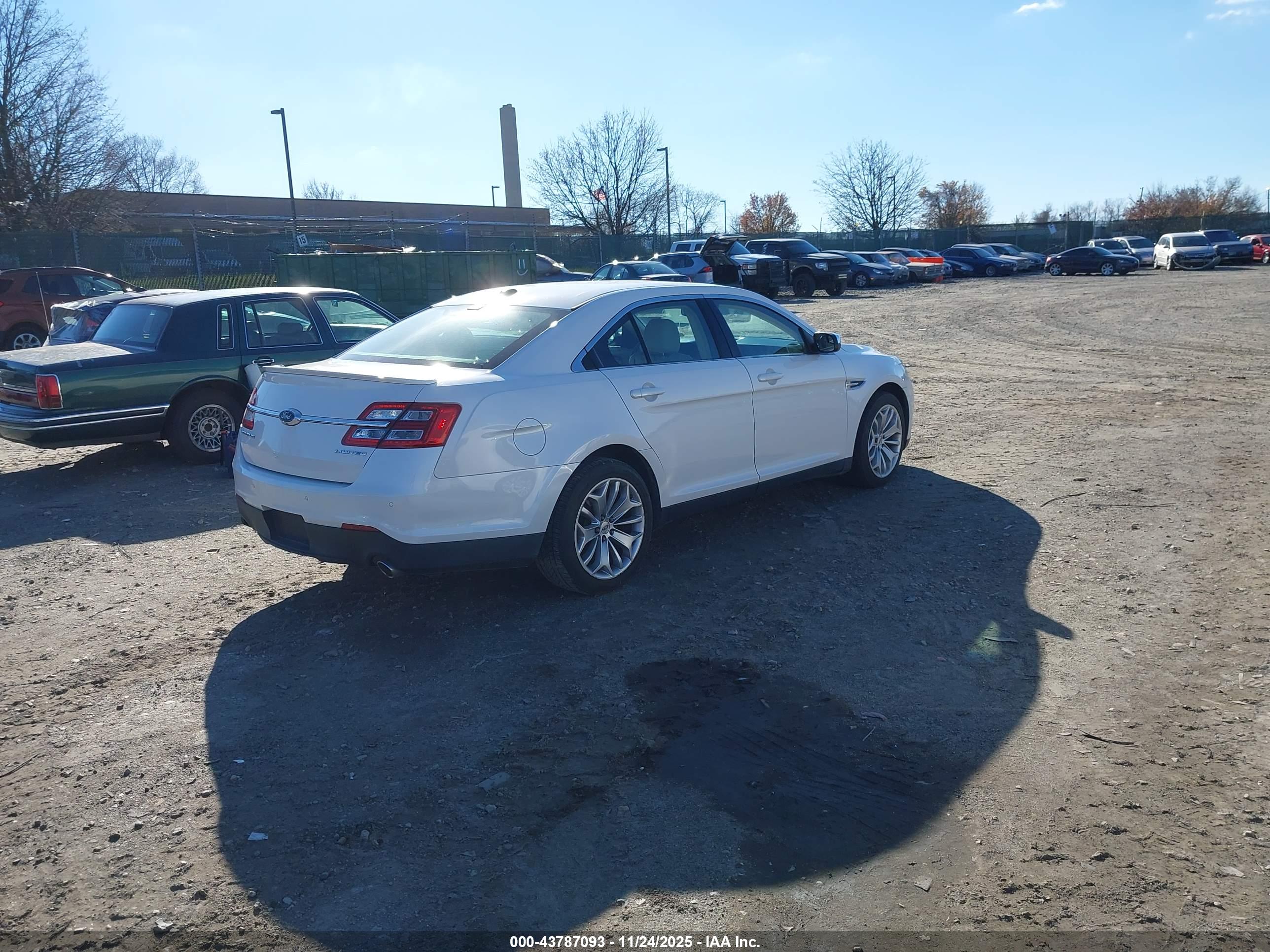FORD TAURUS image 4