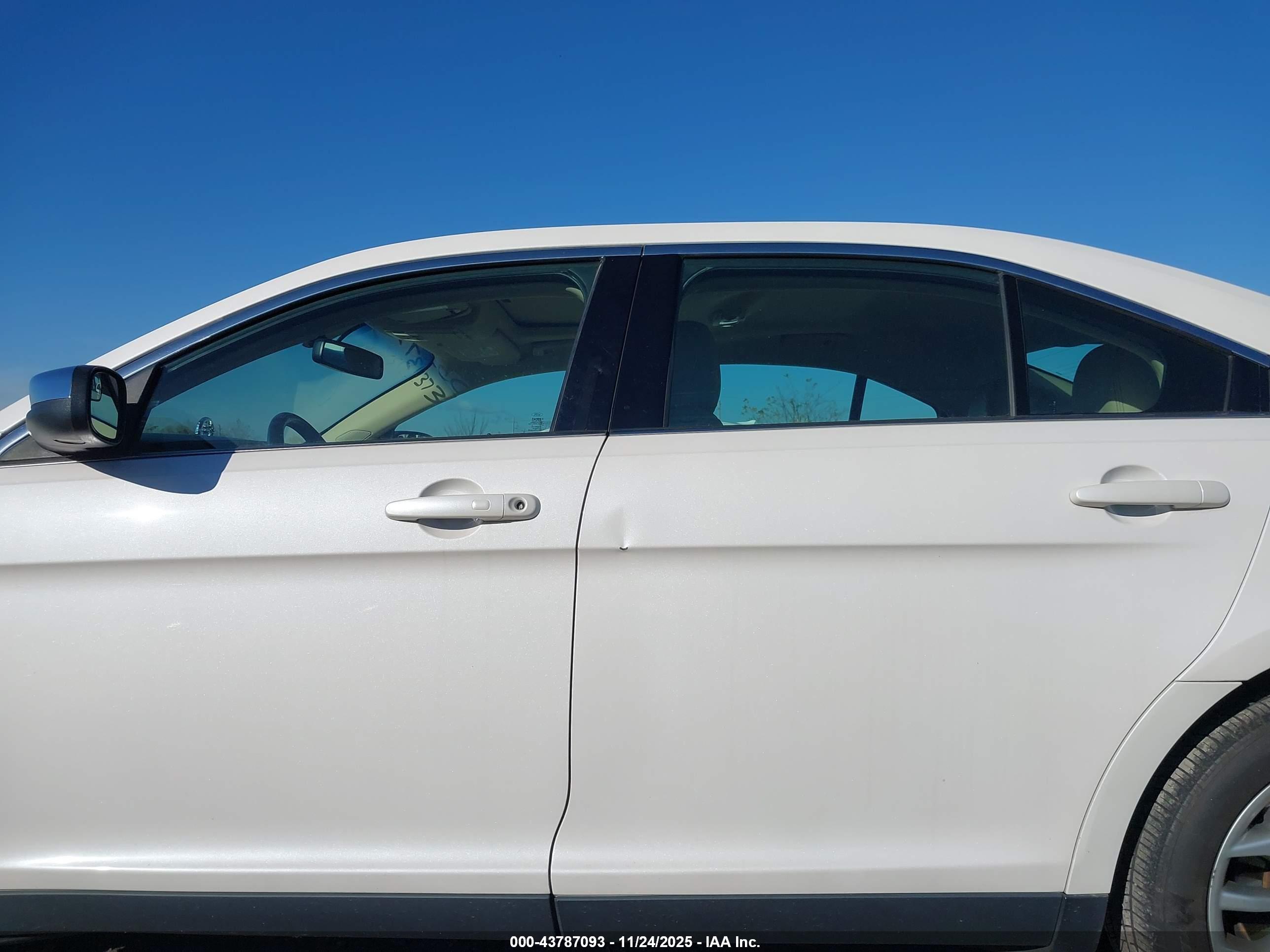 FORD TAURUS image 6