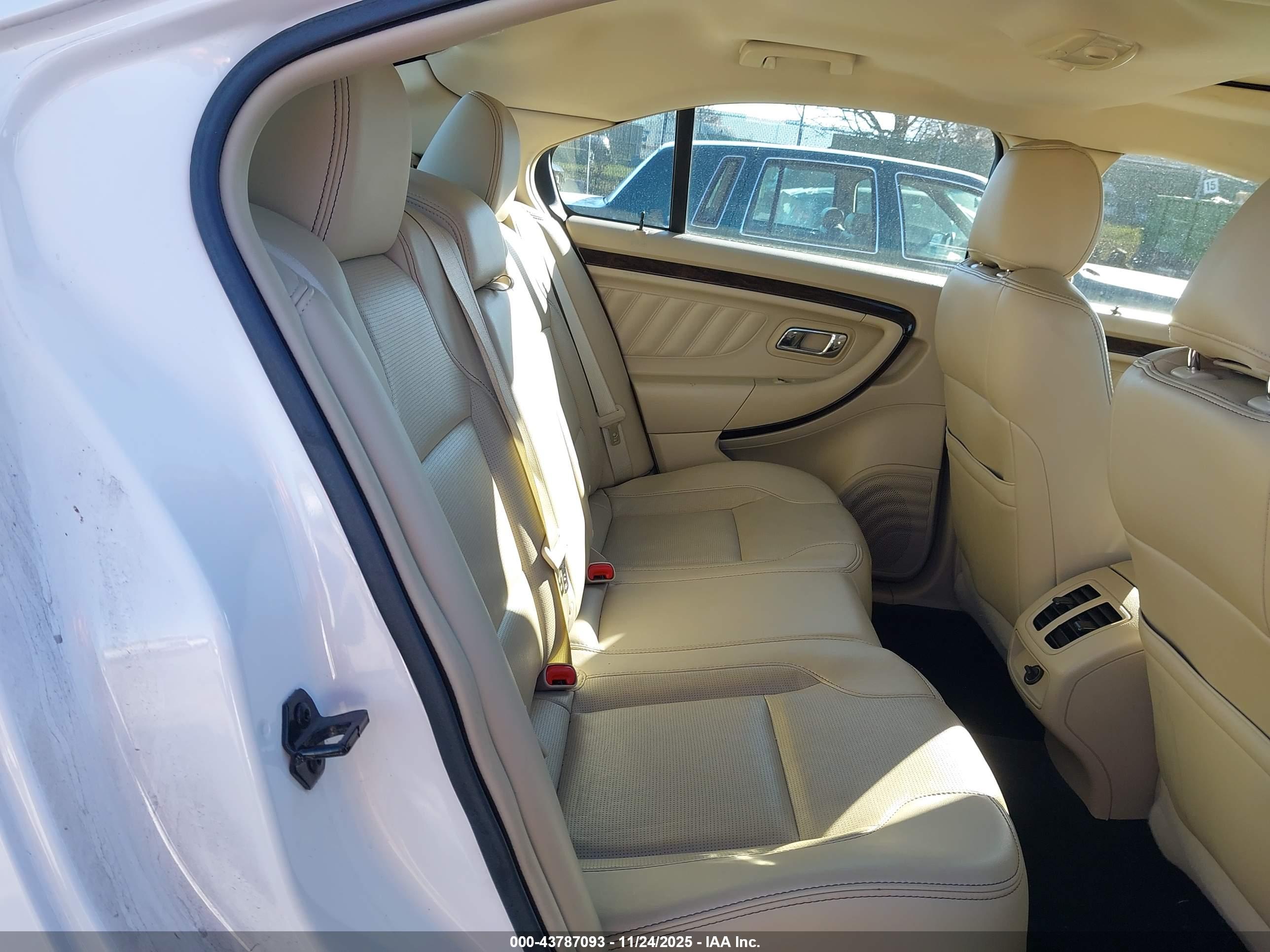 FORD TAURUS image 8
