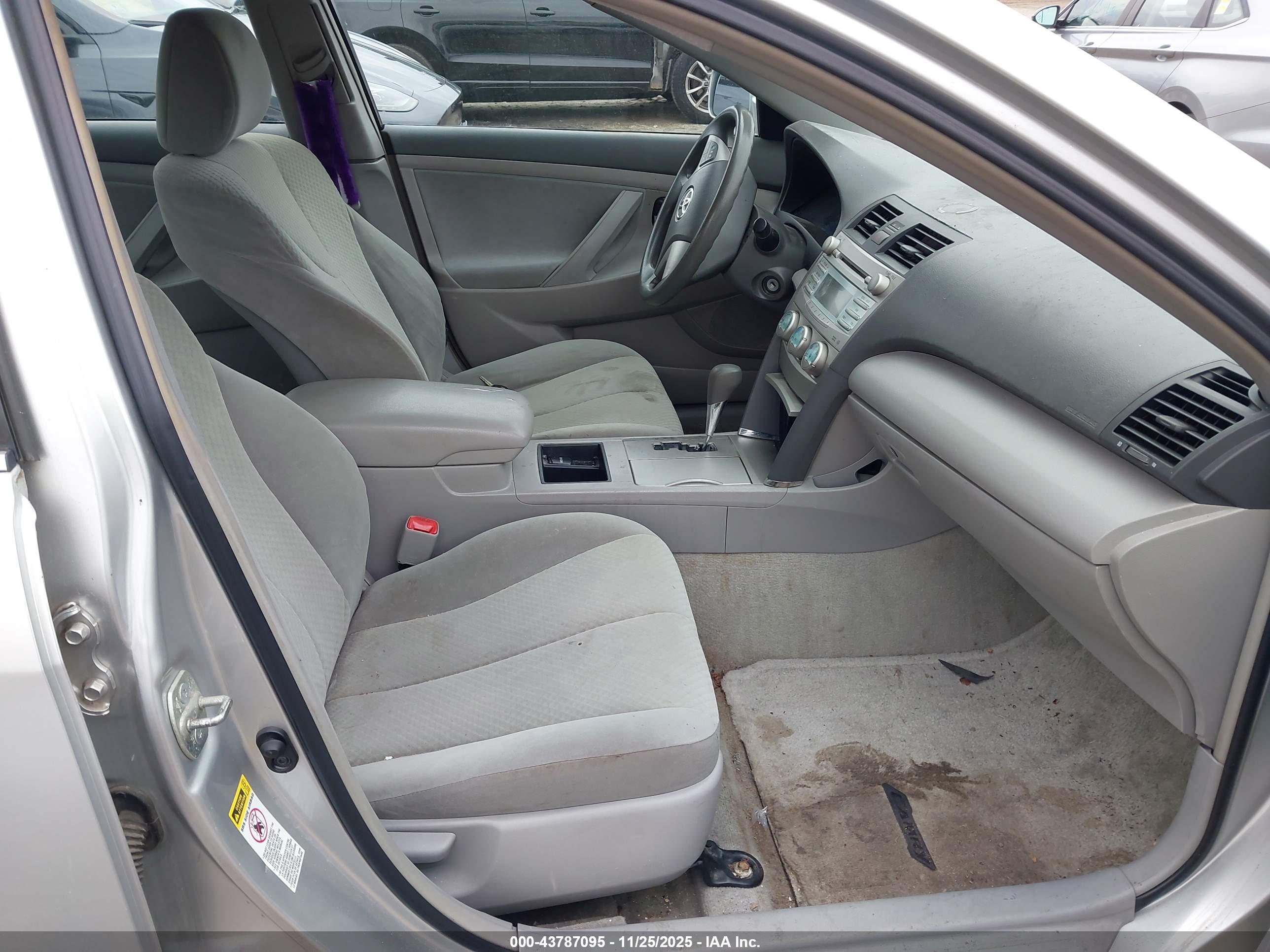 TOYOTA CAMRY image 5