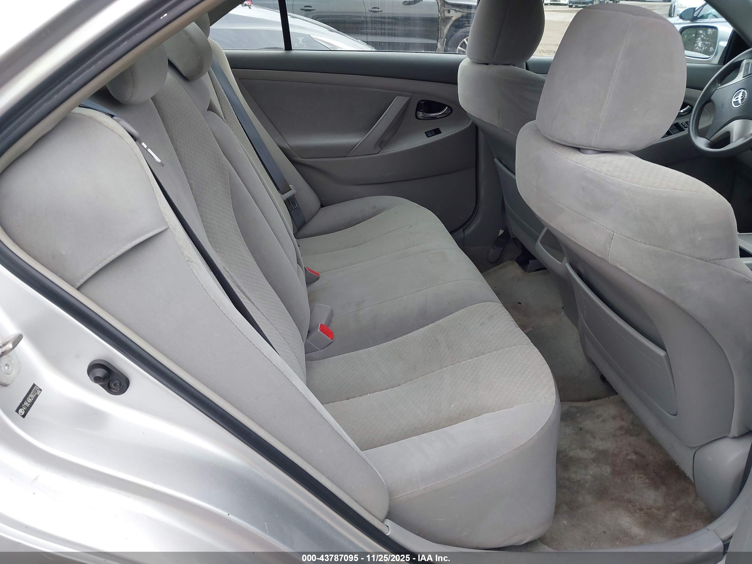TOYOTA CAMRY image 8