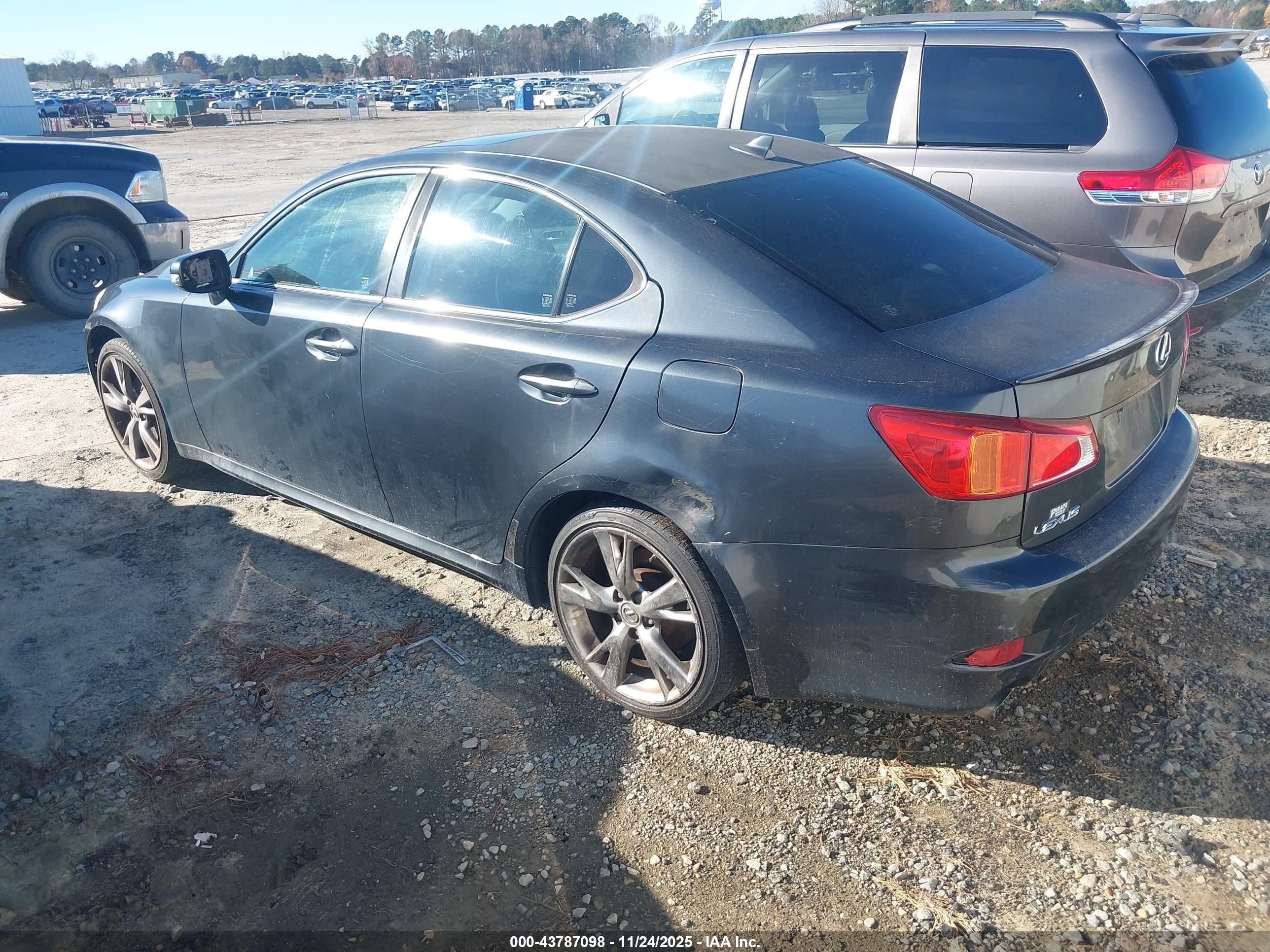 LEXUS IS image 3