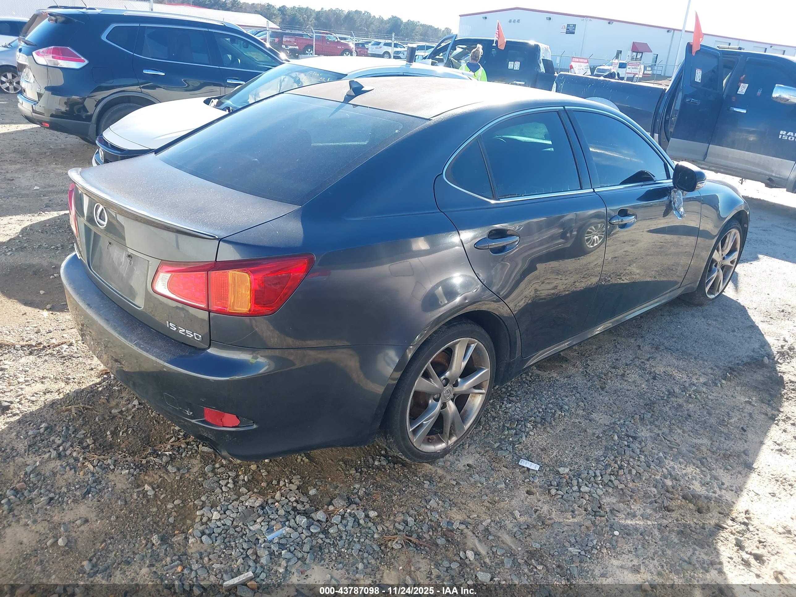 LEXUS IS image 4