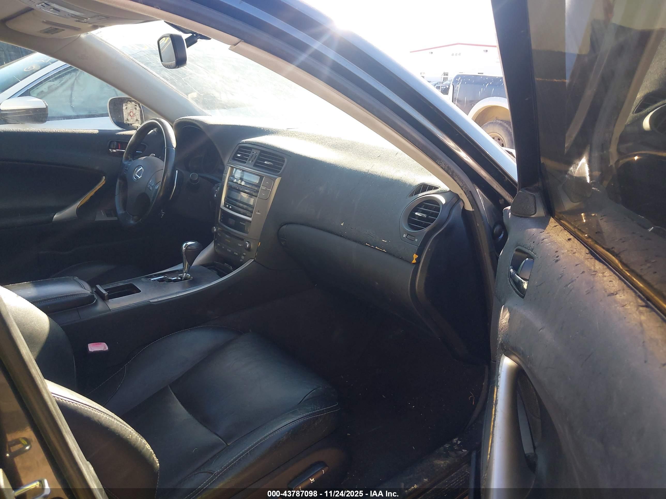 LEXUS IS image 5