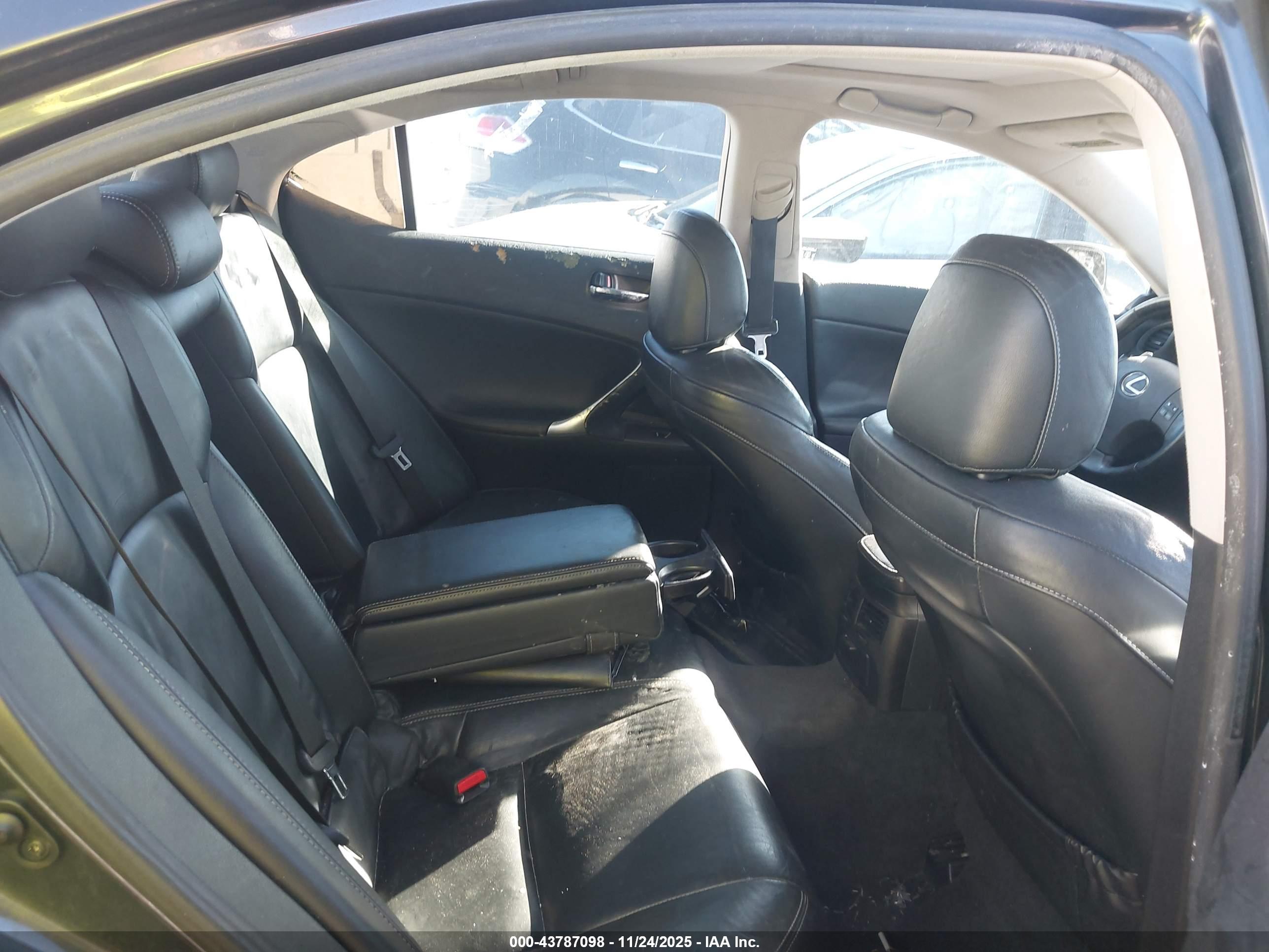 LEXUS IS image 8