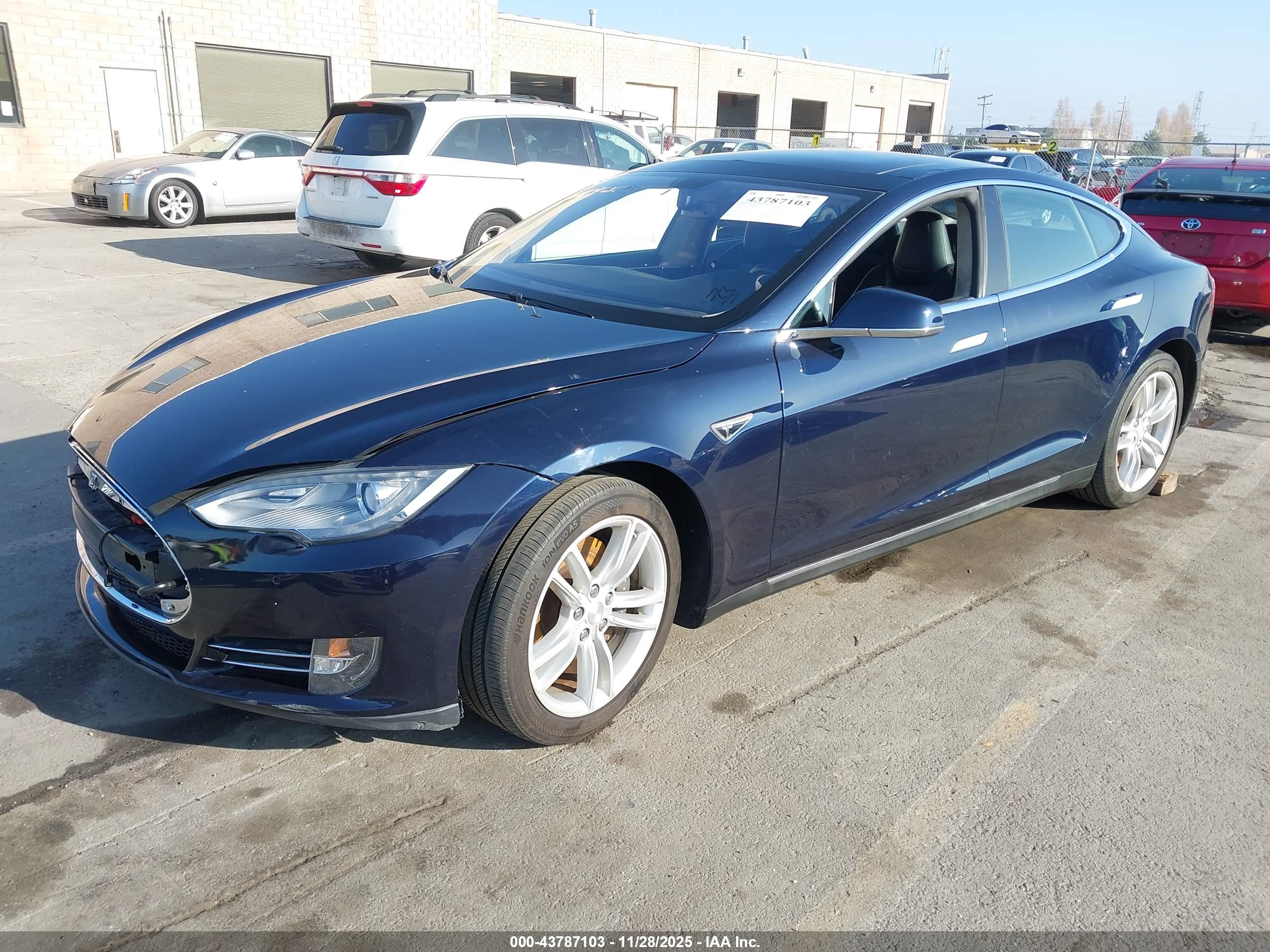 TESLA MODEL image 2