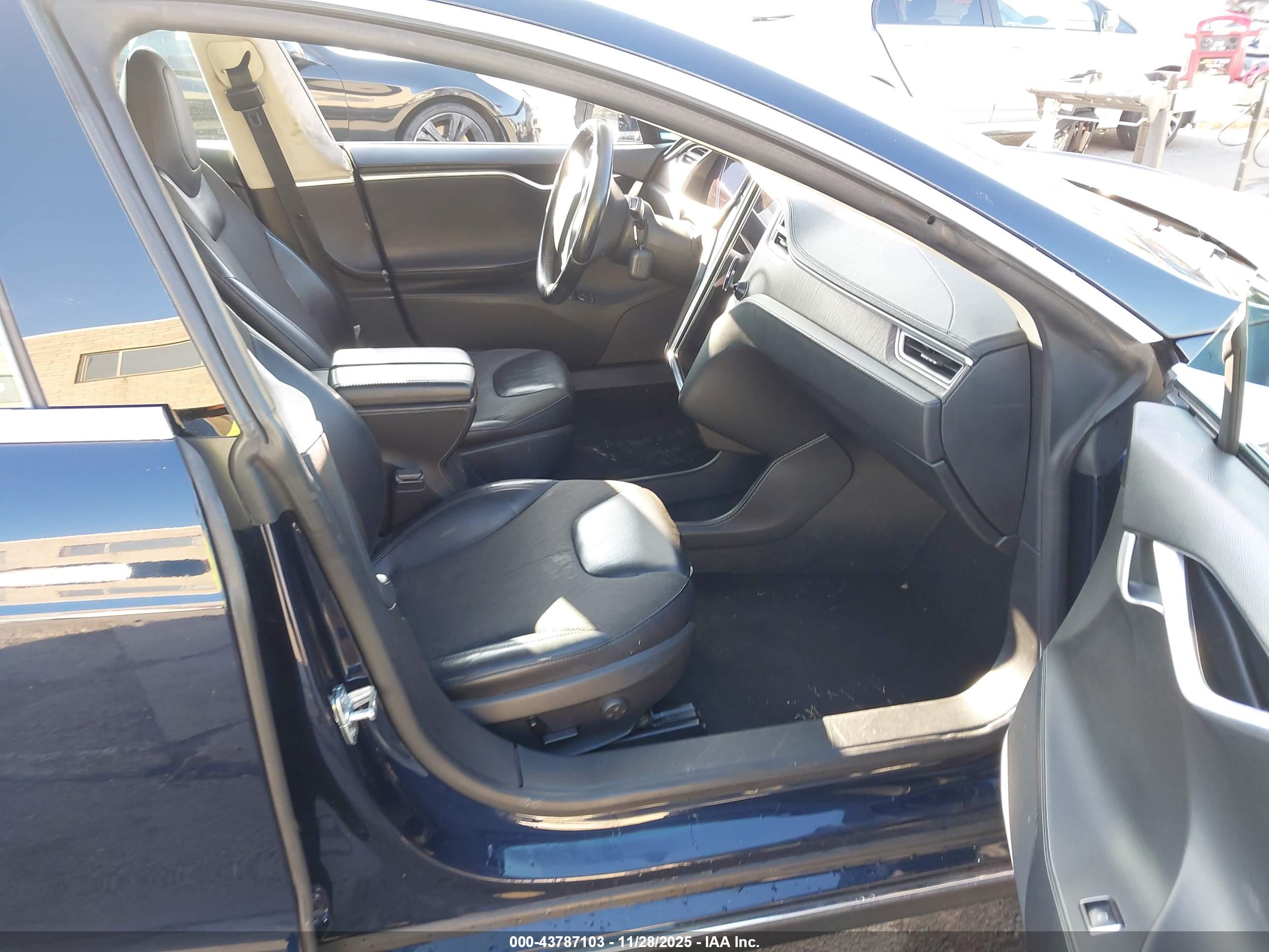 TESLA MODEL image 5