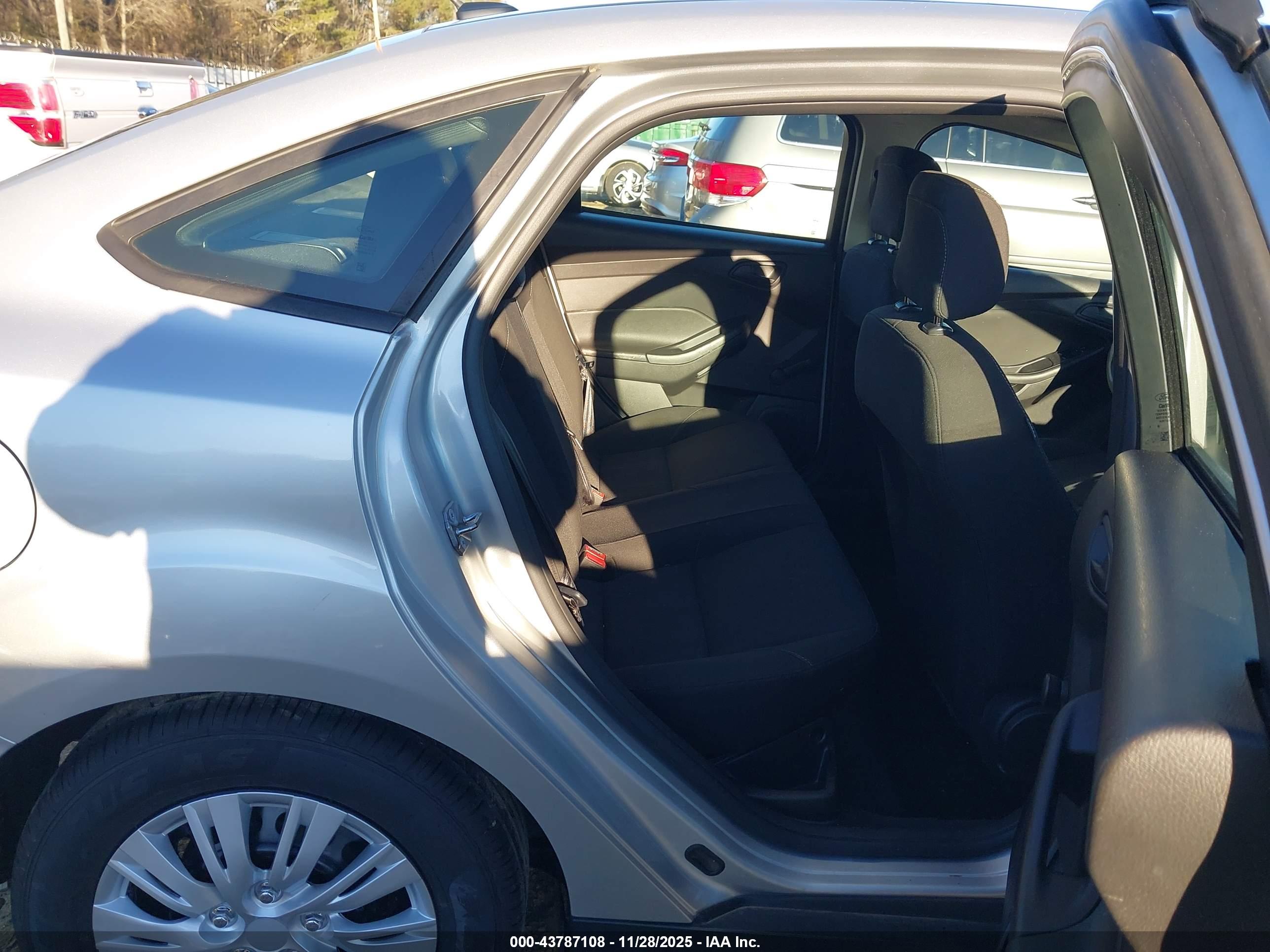 FORD FOCUS image 8