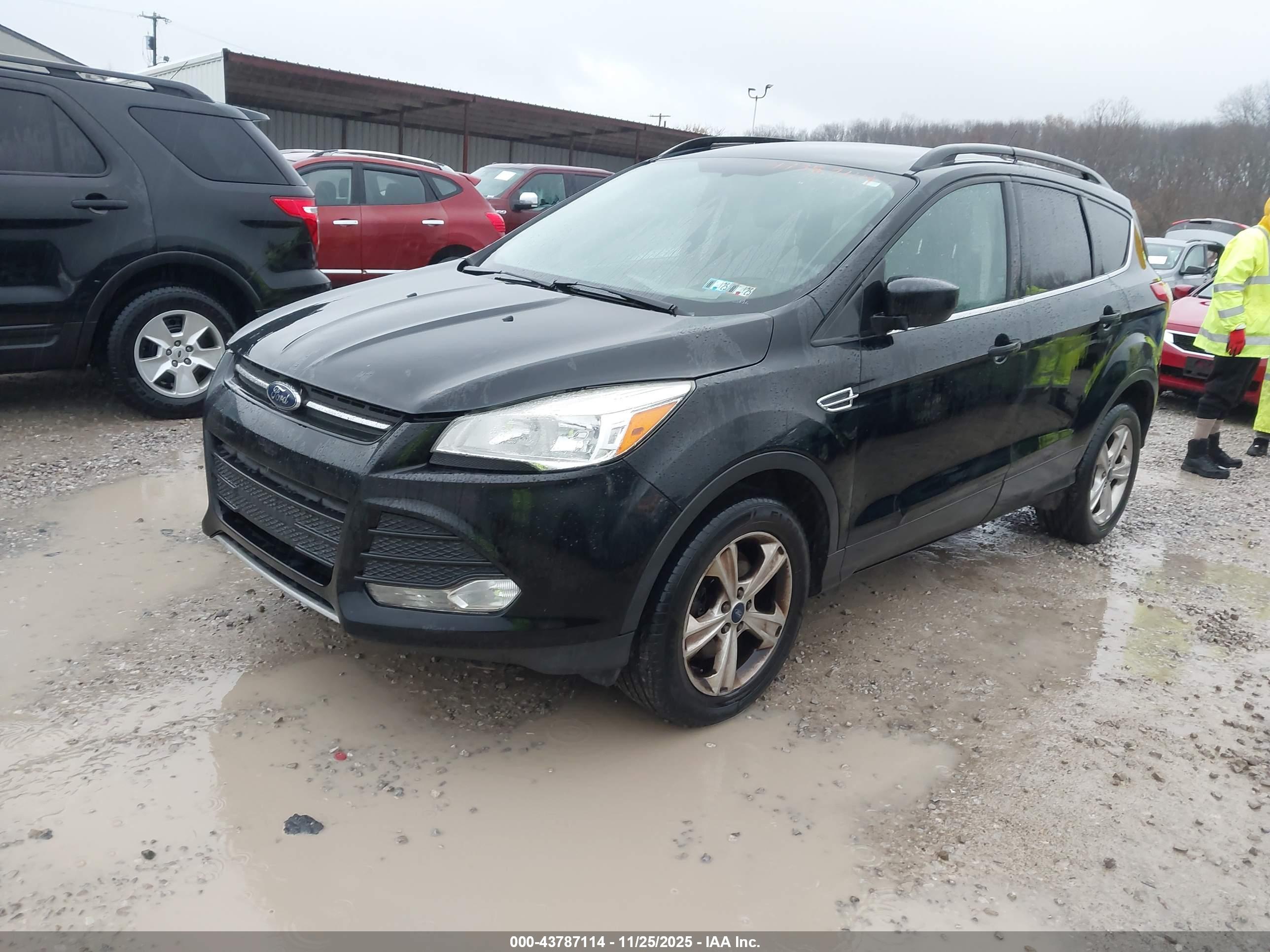 FORD ESCAPE image 2