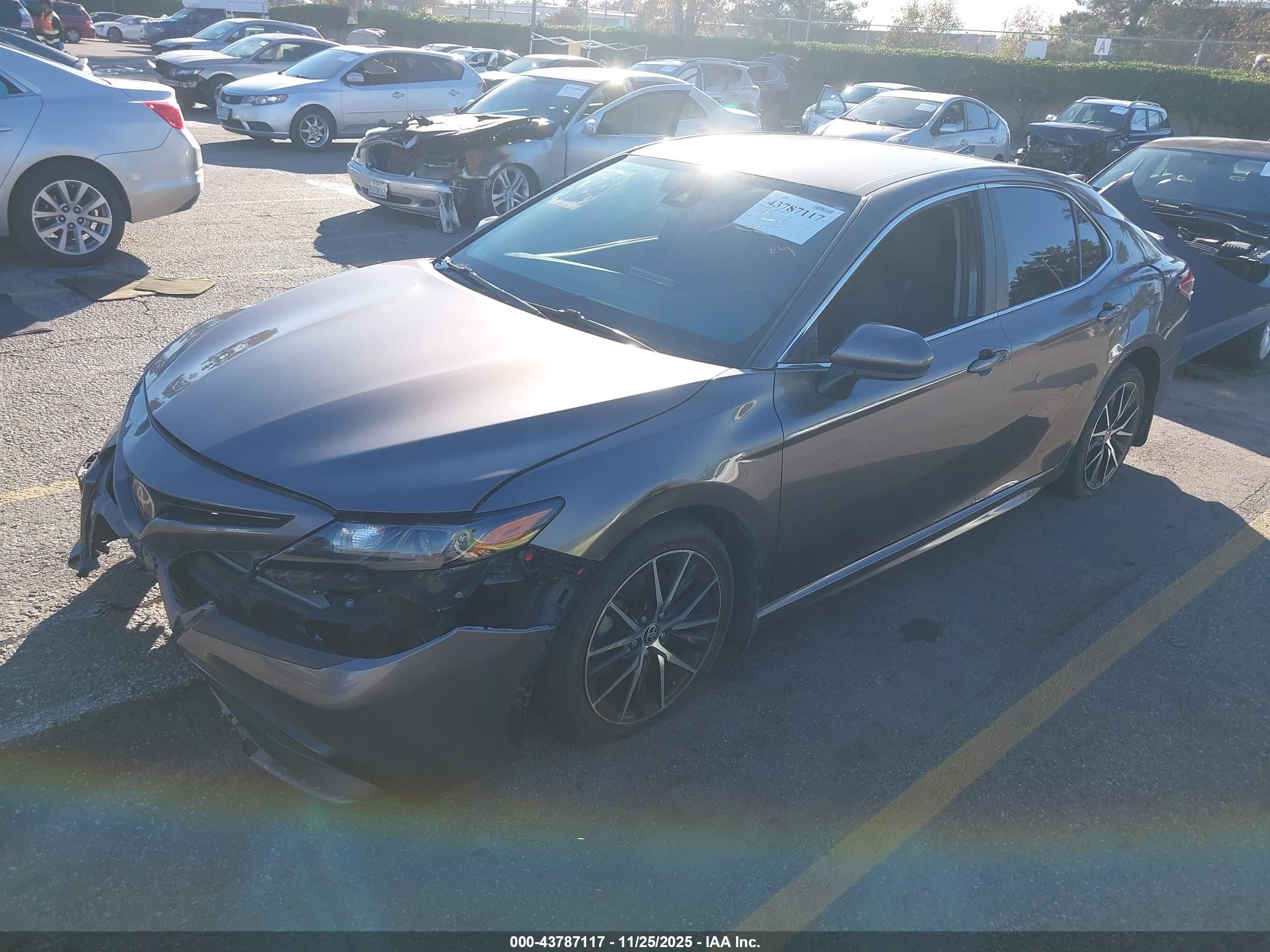 TOYOTA CAMRY image 2